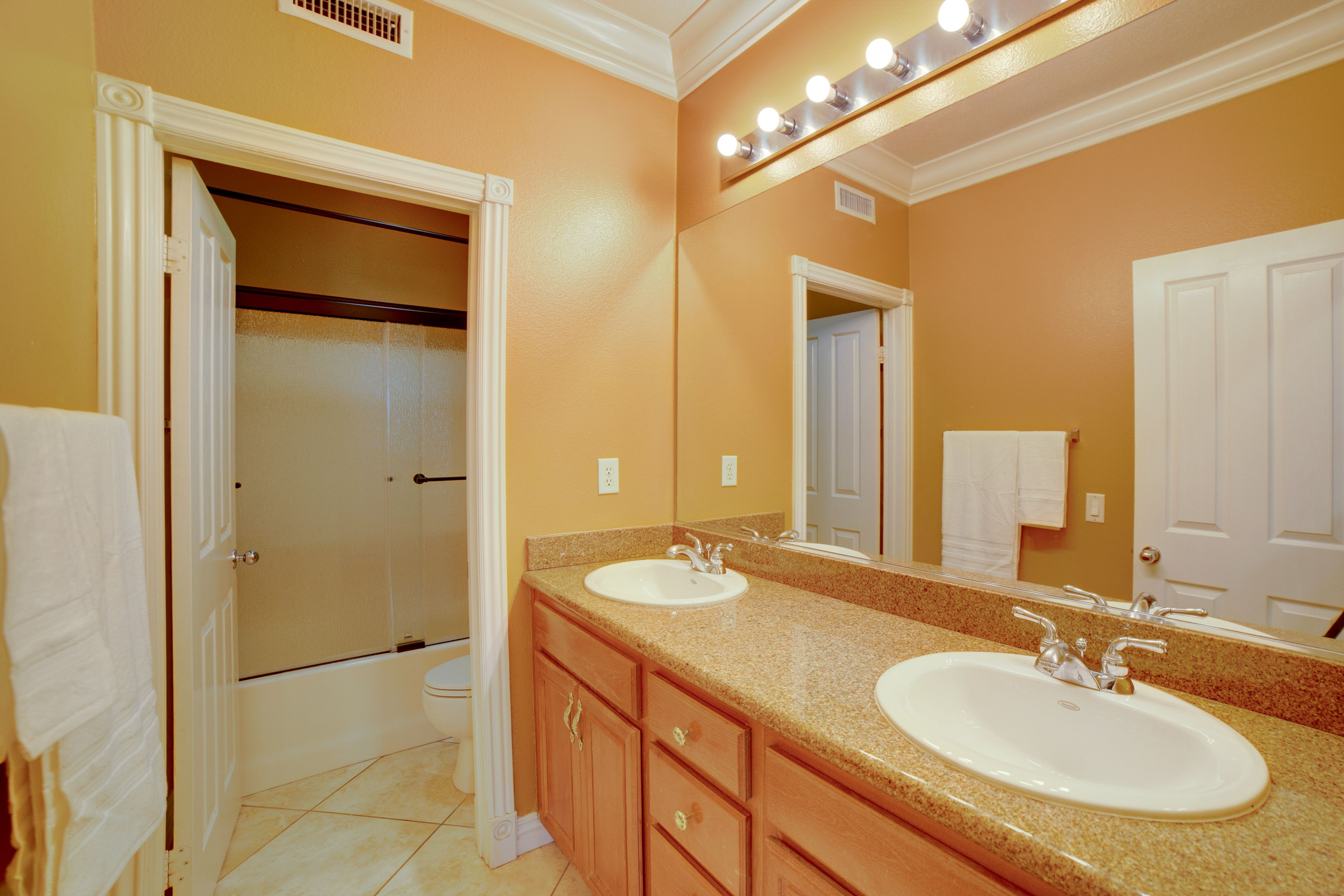 Bathroom | 2nd Floor