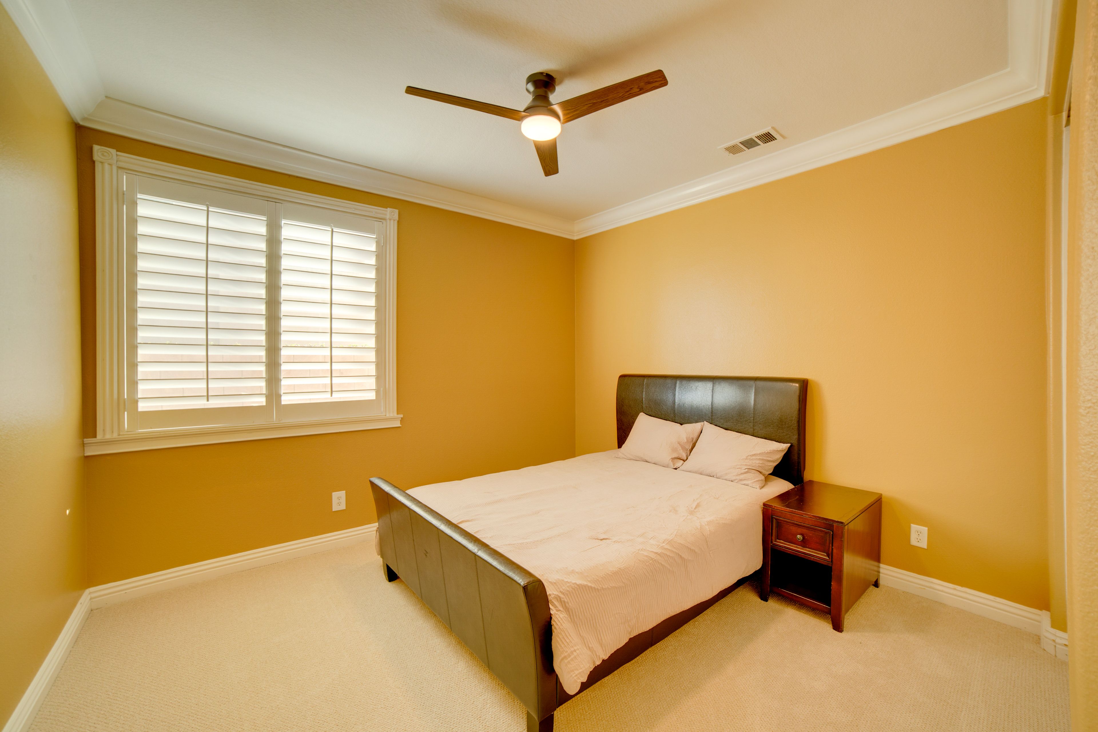 Bedroom 1 | Queen Bed | 1st Floor