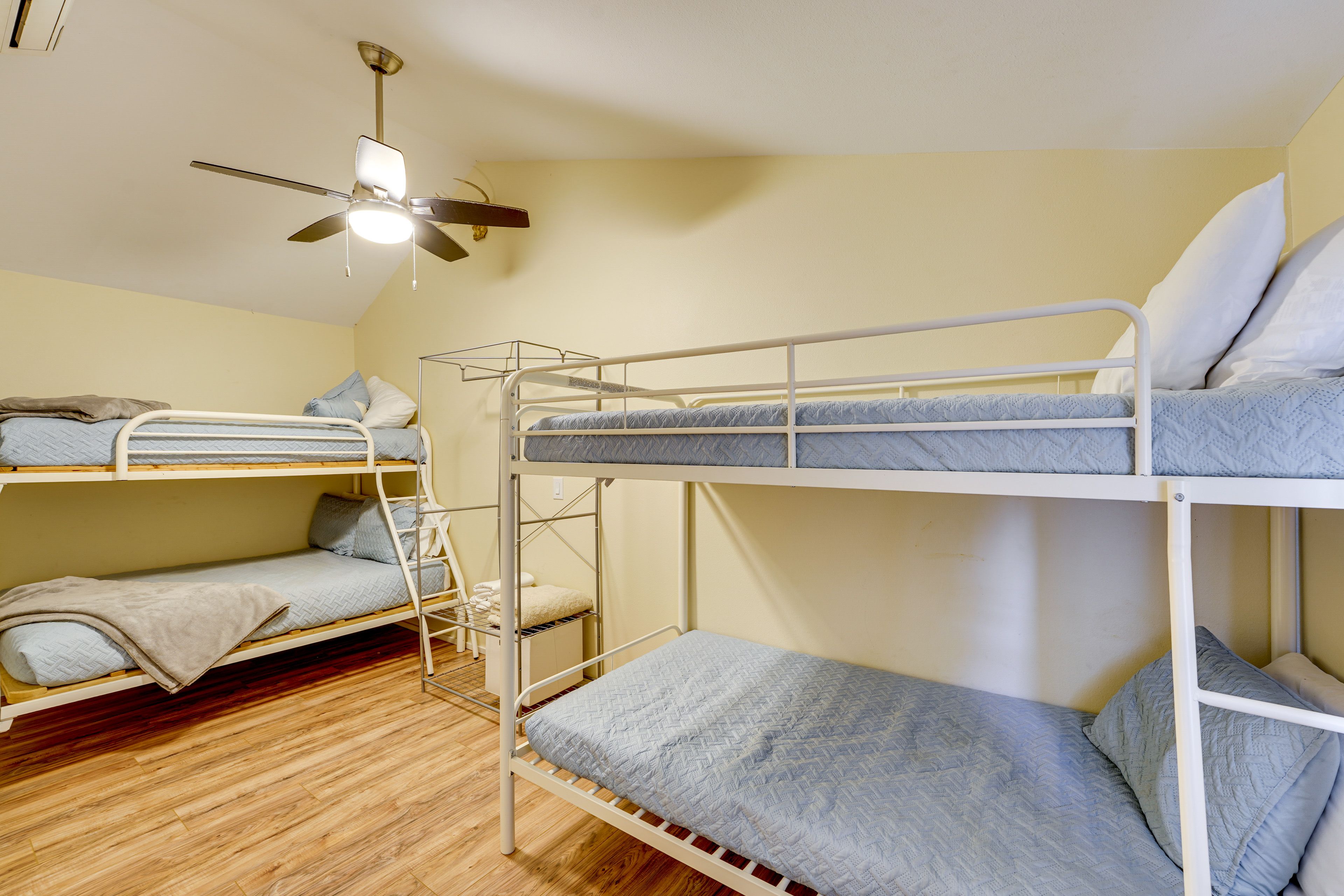 Bedroom 3 | Twin Bunk Bed | Twin/Full Bunk Bed