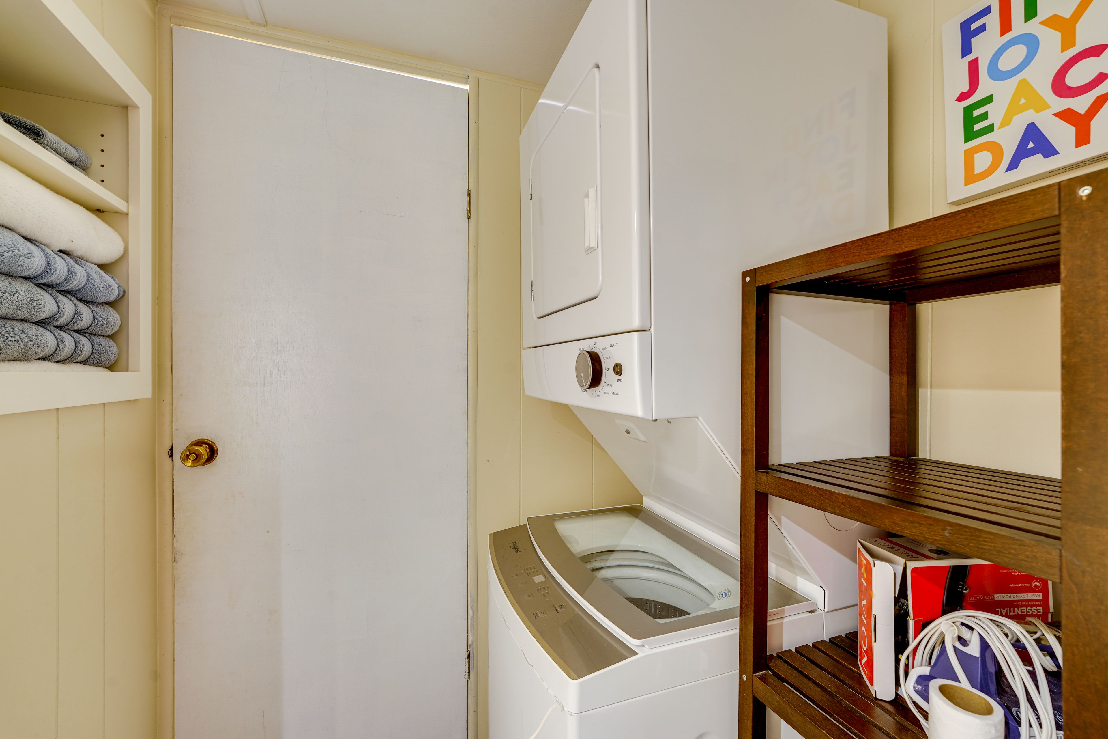 Full Bathroom | Washer & Dryer