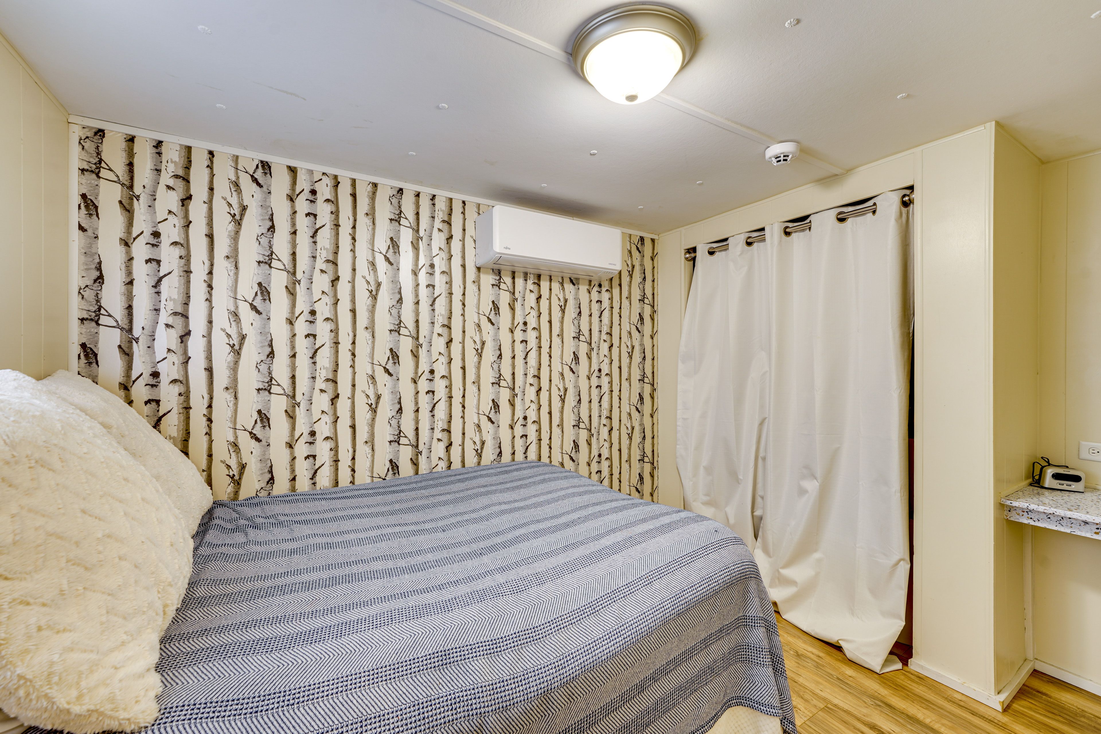 Bedroom 2 | Queen Bed