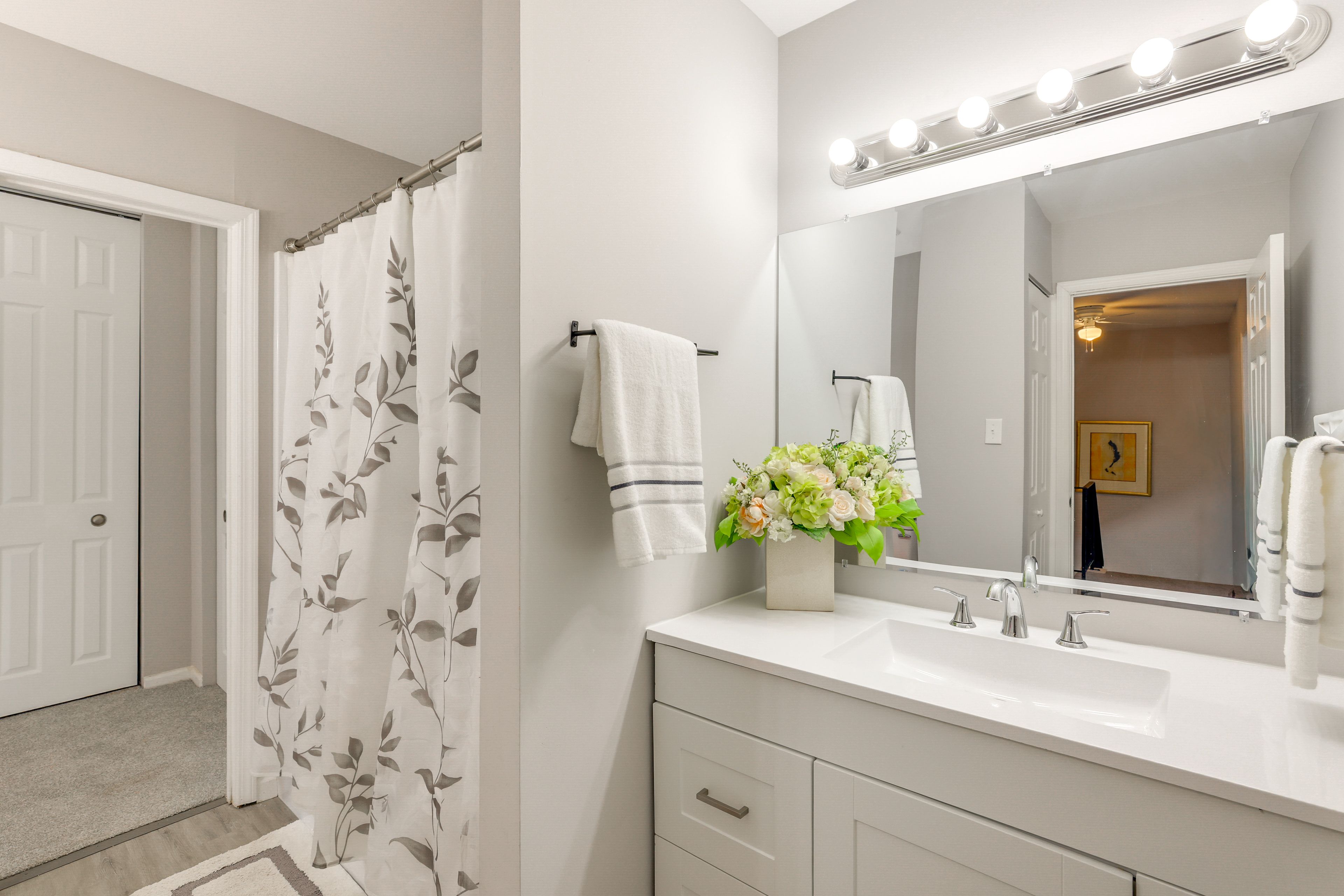 Bathroom | Double Sinks | 2nd Floor