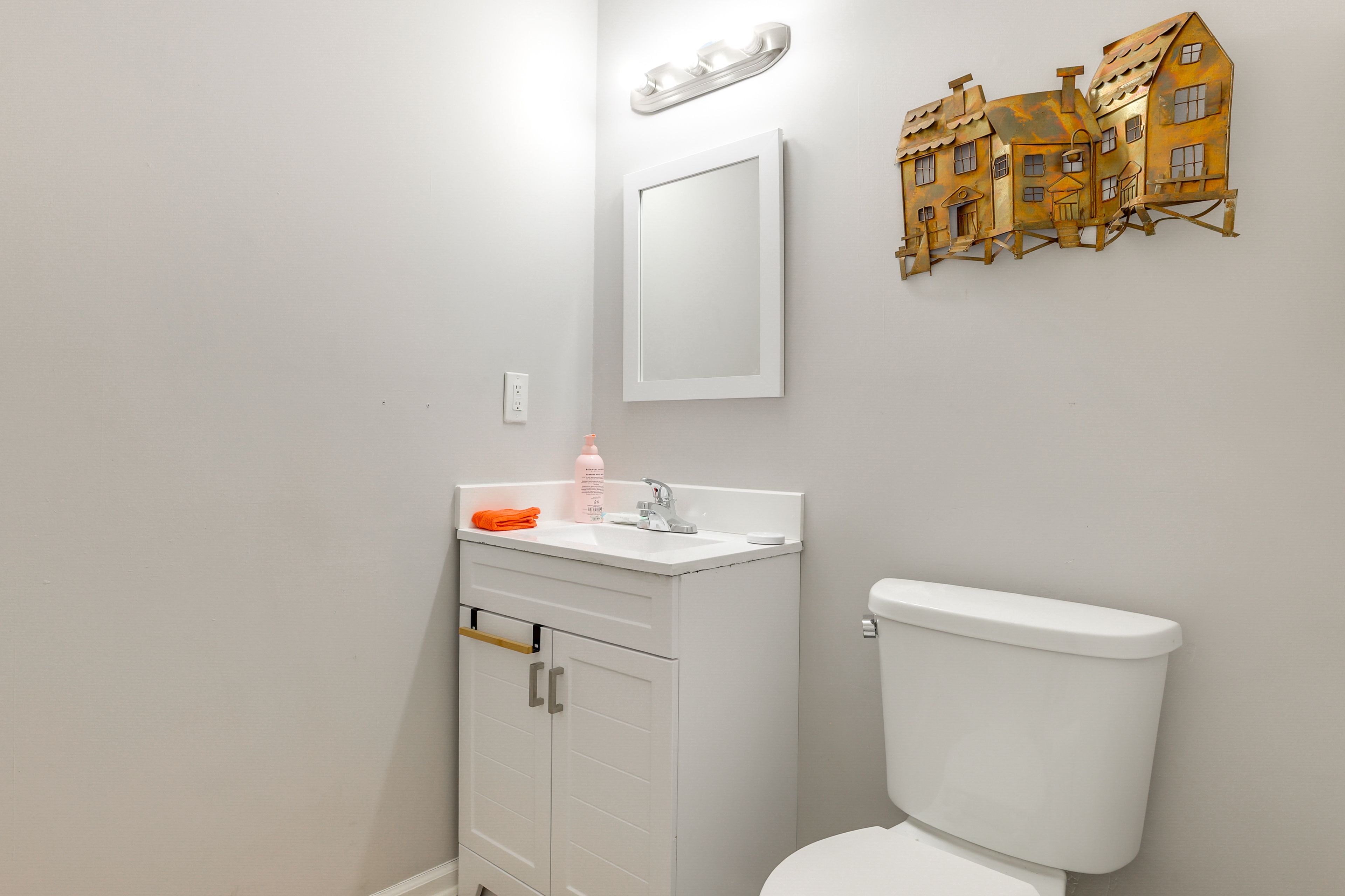 Half Bathroom | 1st Floor