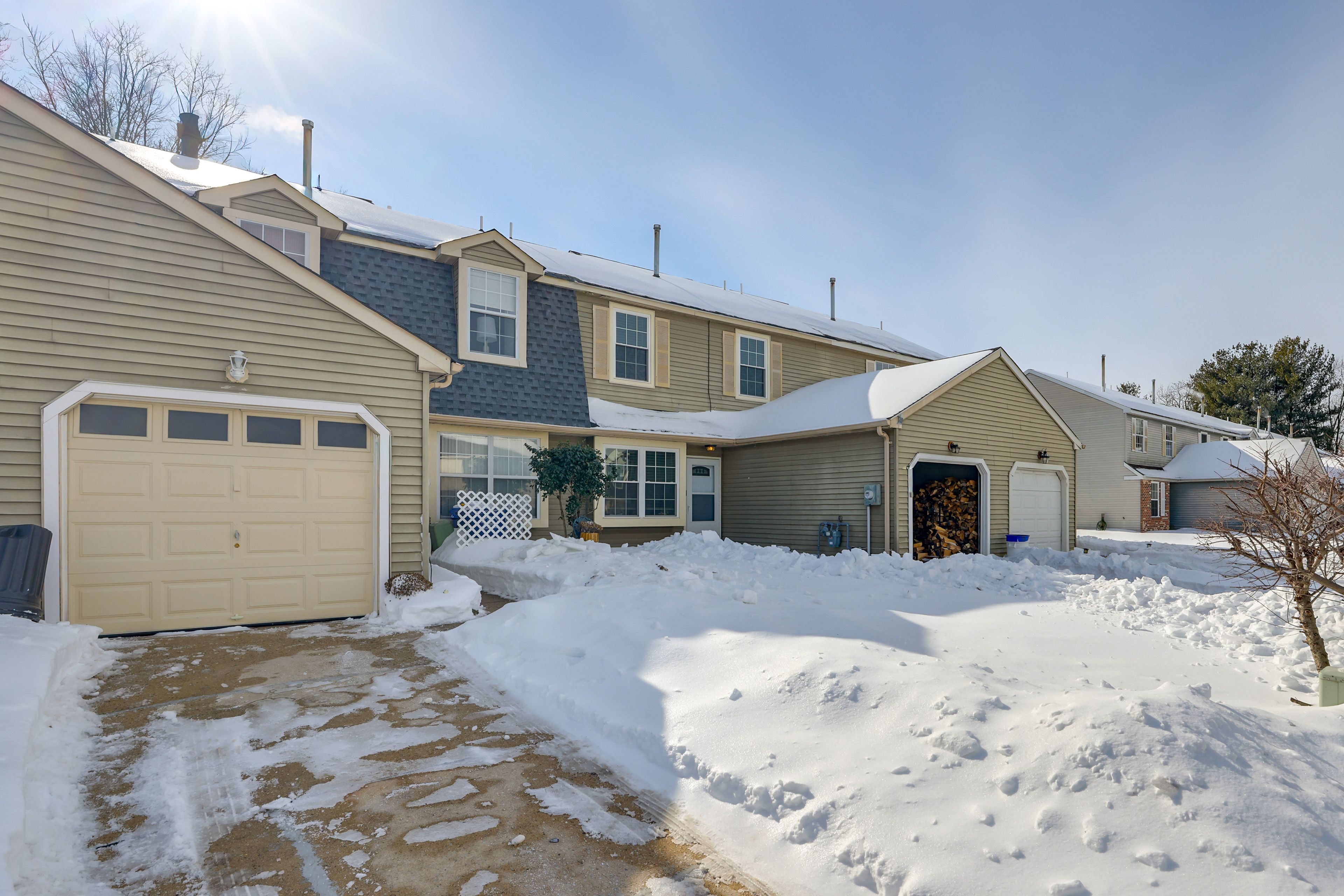 Parking | Garage (1 Vehicle) | Driveway | Street