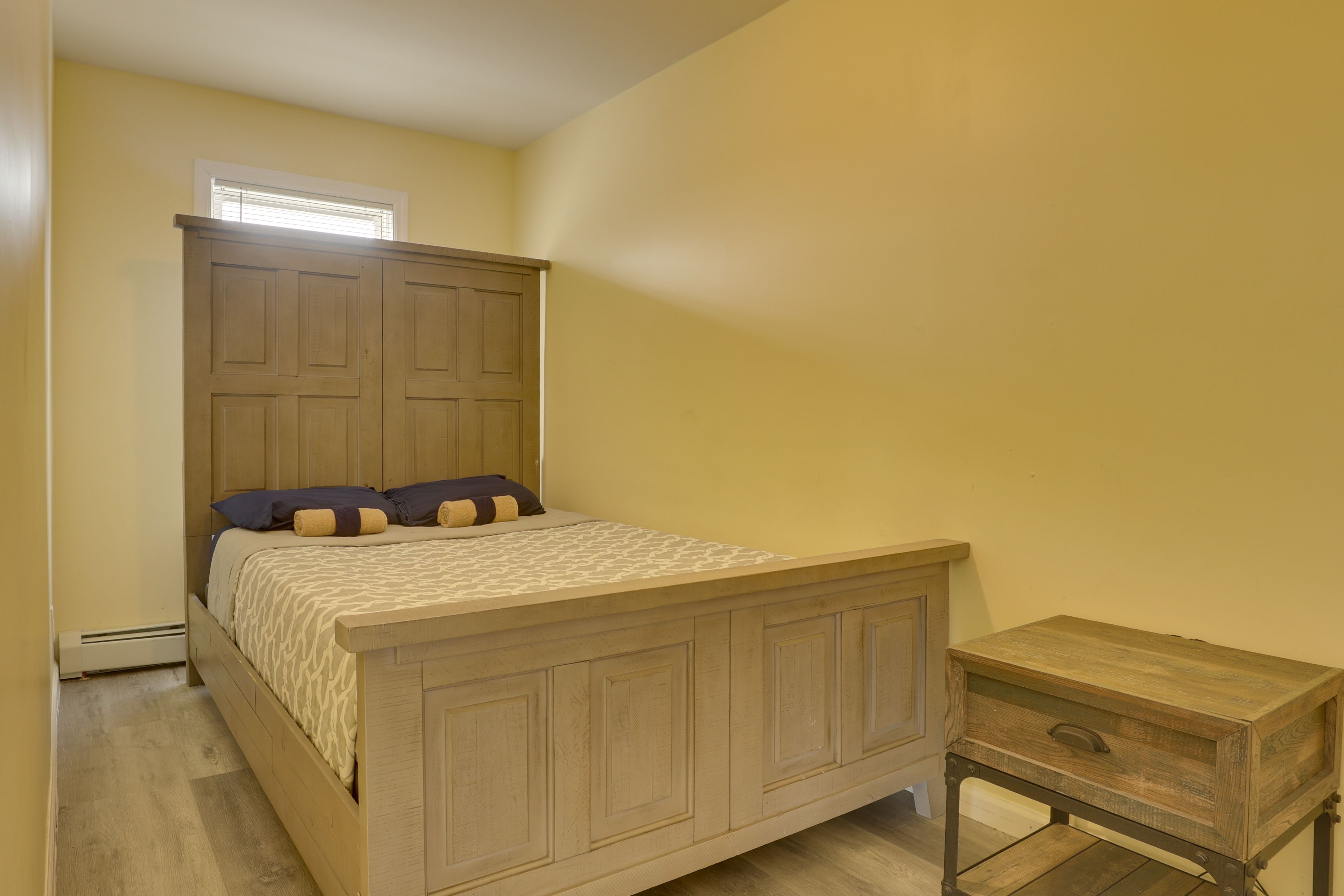 Bedroom 3 | Queen Bed