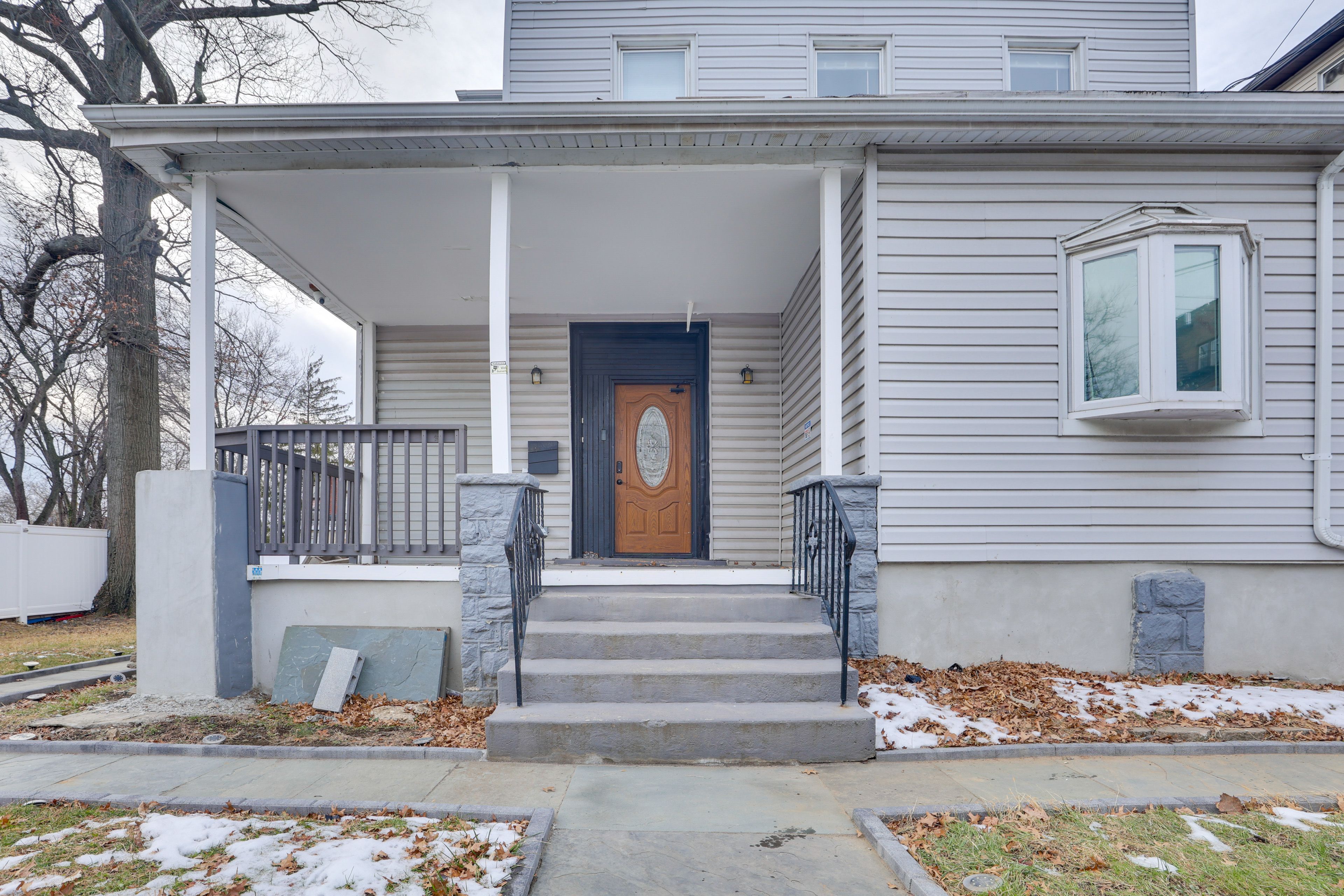 Property Exterior | Driveway (1 Vehicle)