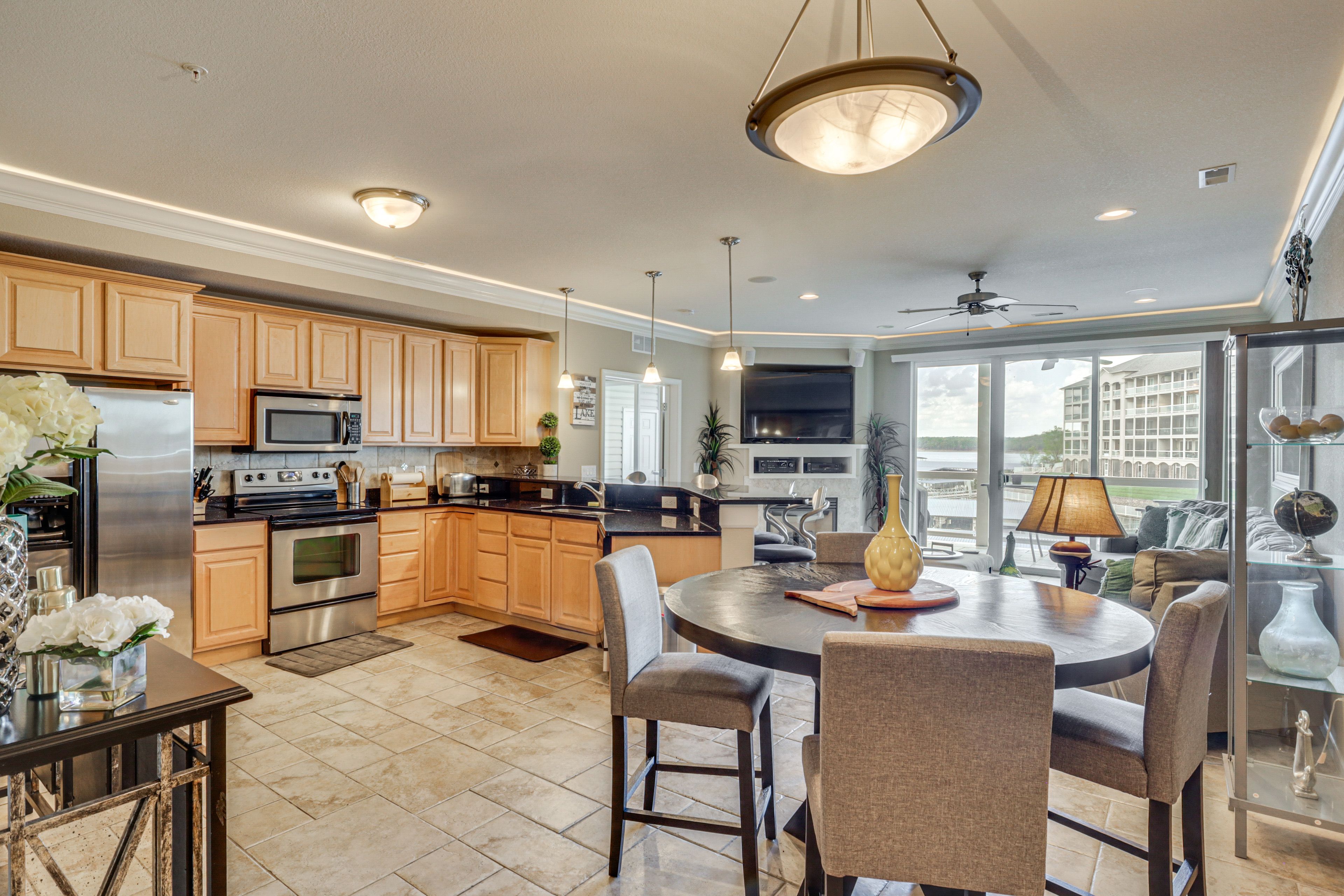 Dining Area | Dishes & Flatware Provided