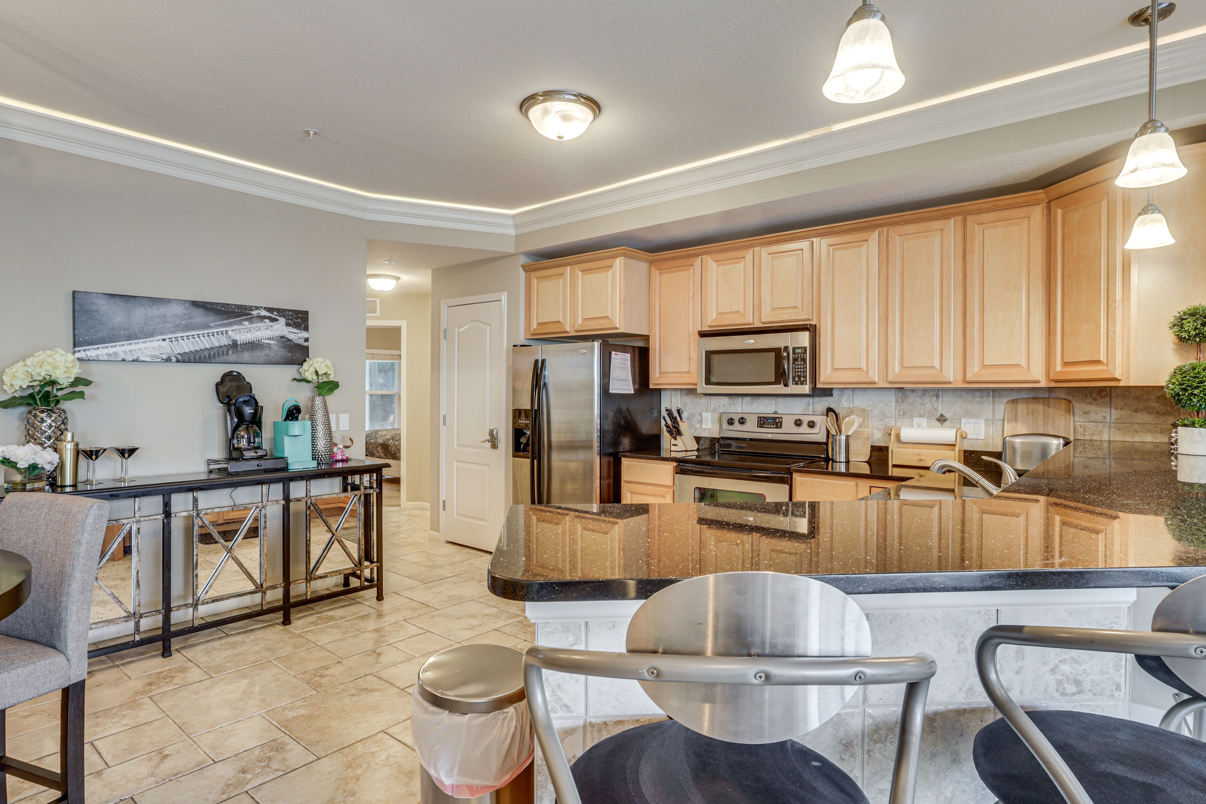 Kitchen | Cooking Basics | Breakfast Bar Dining | Coffee Bar