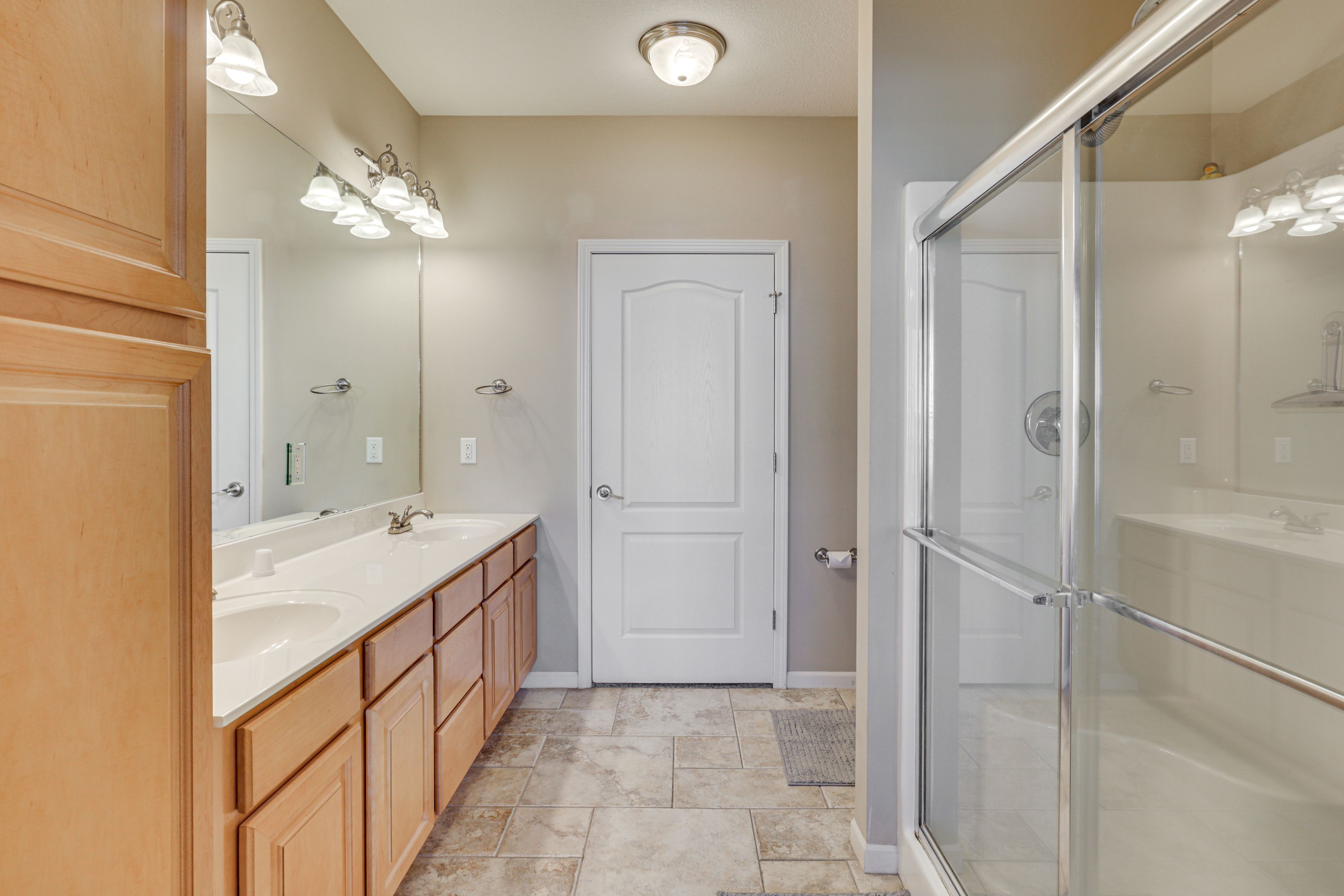 En-Suite Bathroom | Towels & Linens Provided