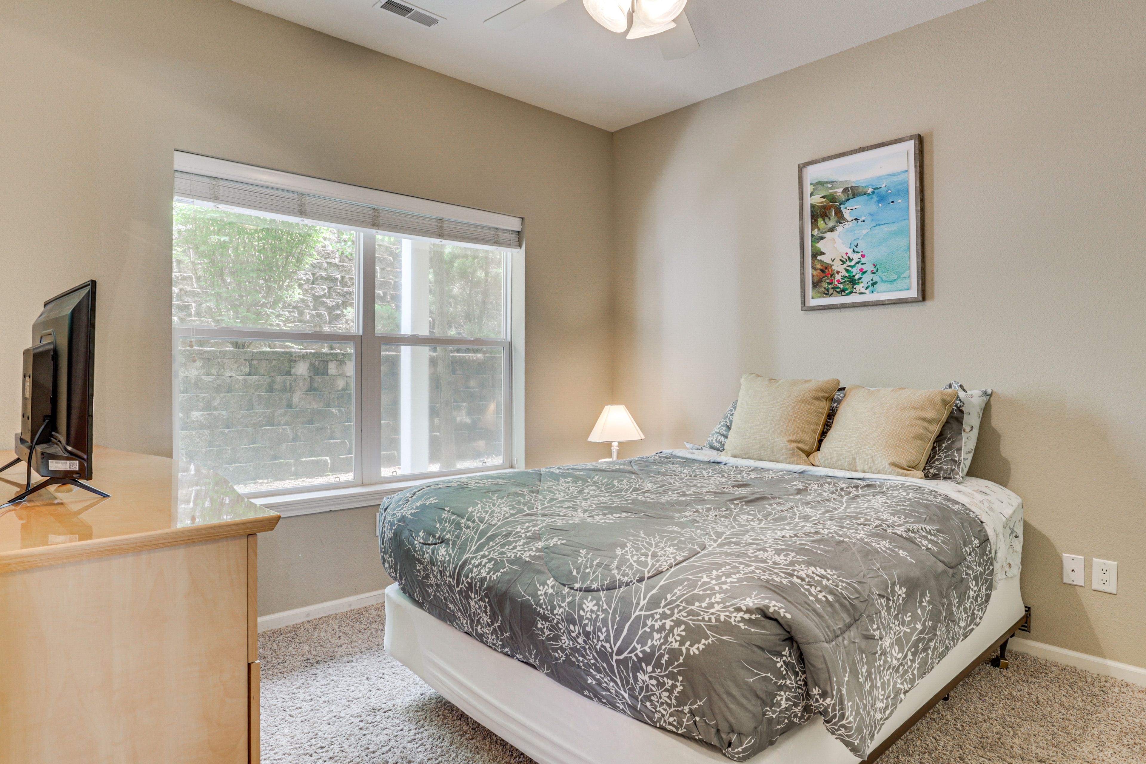 Bedroom 3 | Queen Bed