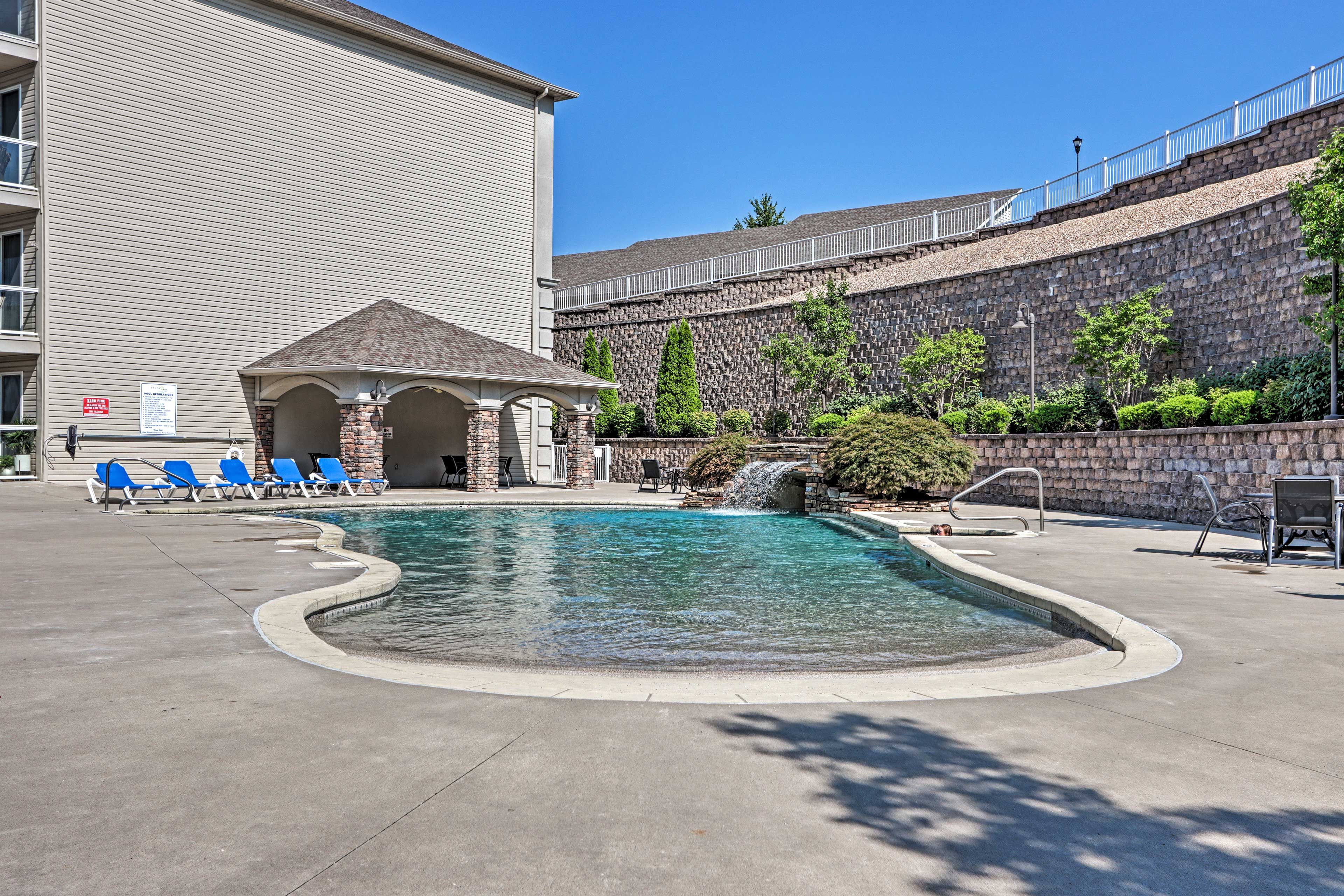 Land's End Community Amenities | Outdoor Pools