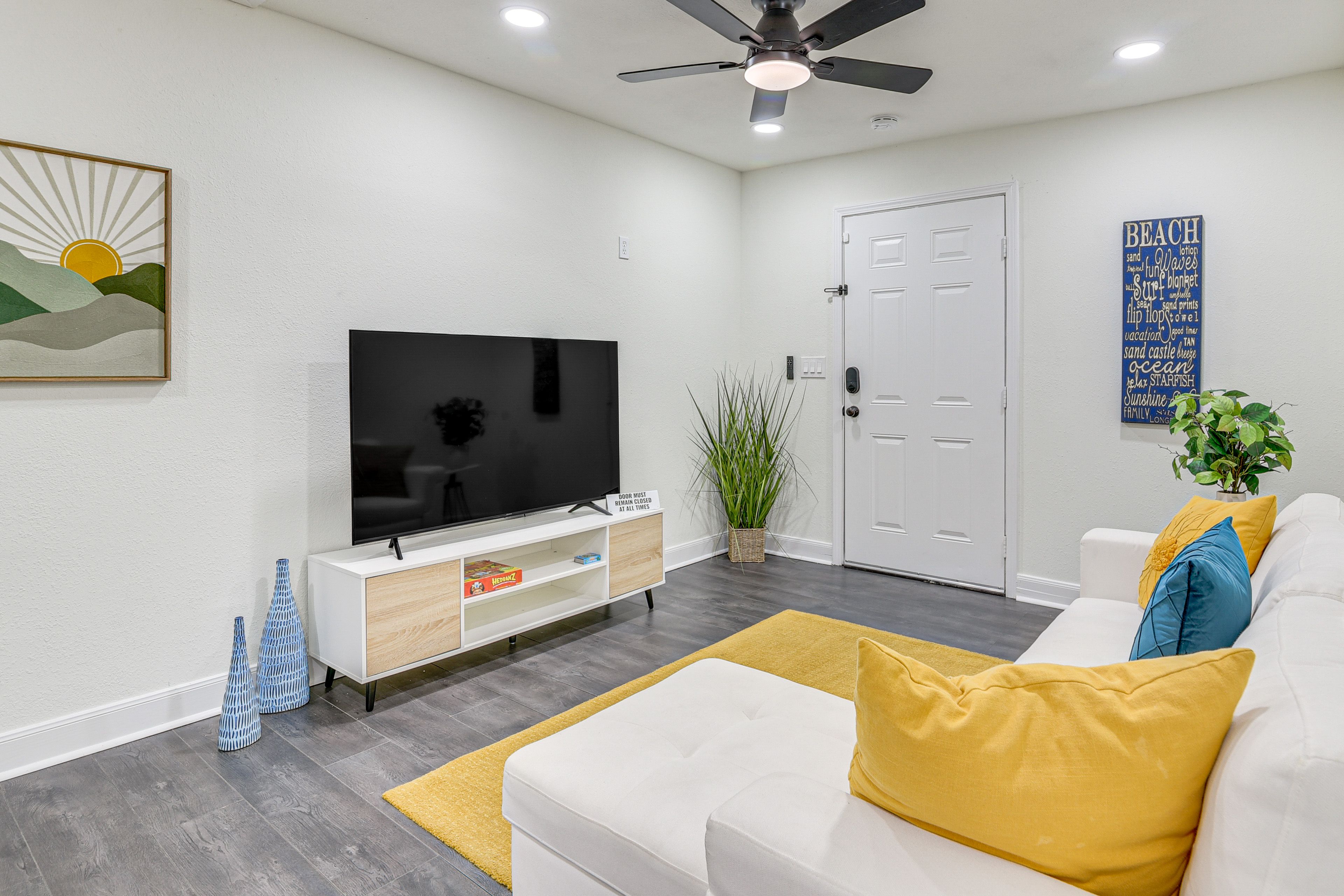 Galveston Vacation Rental | 1BR | 1BA | 600 Sq Ft | 1 Step to Enter