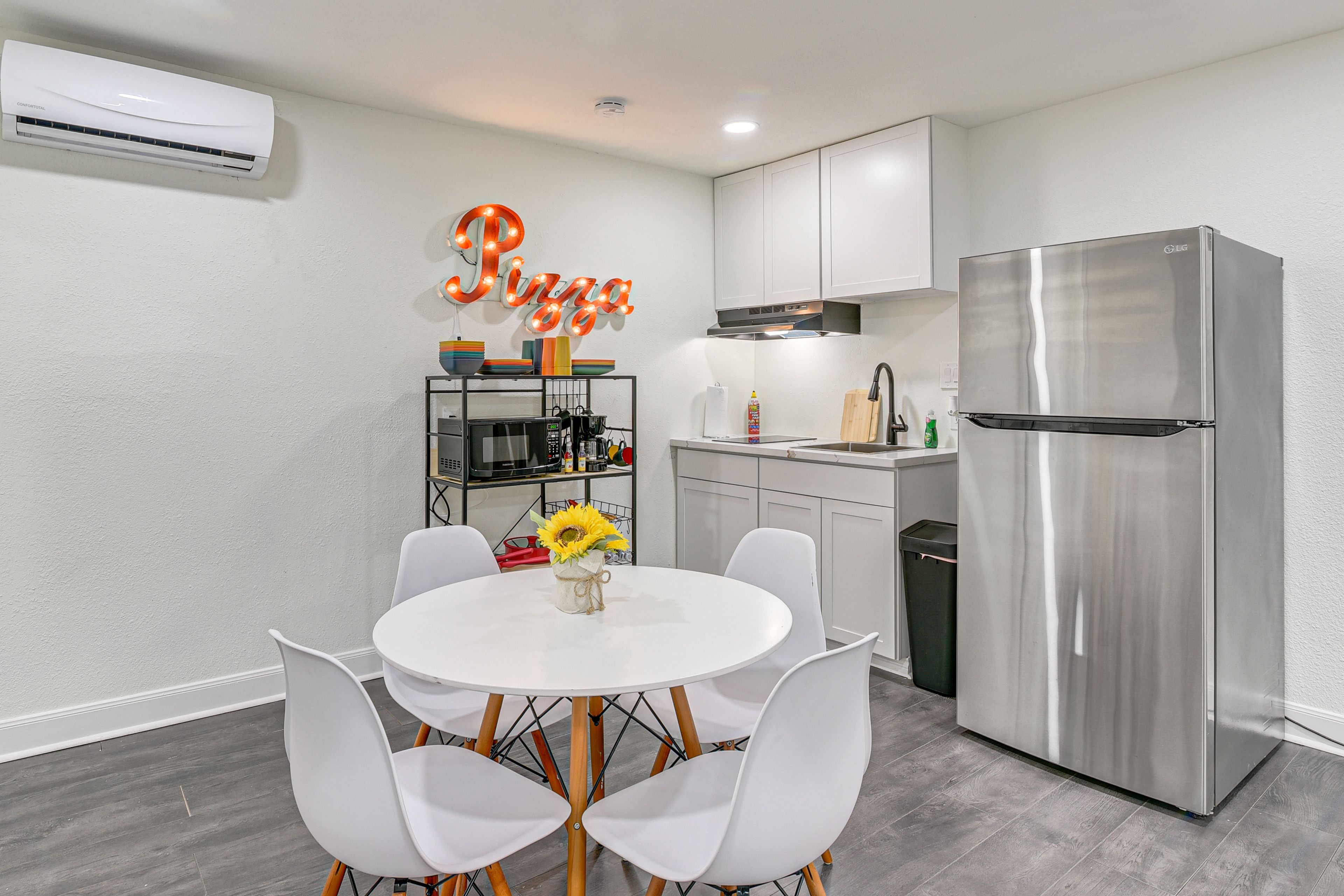 Dining Area | Dishware/Flatware
