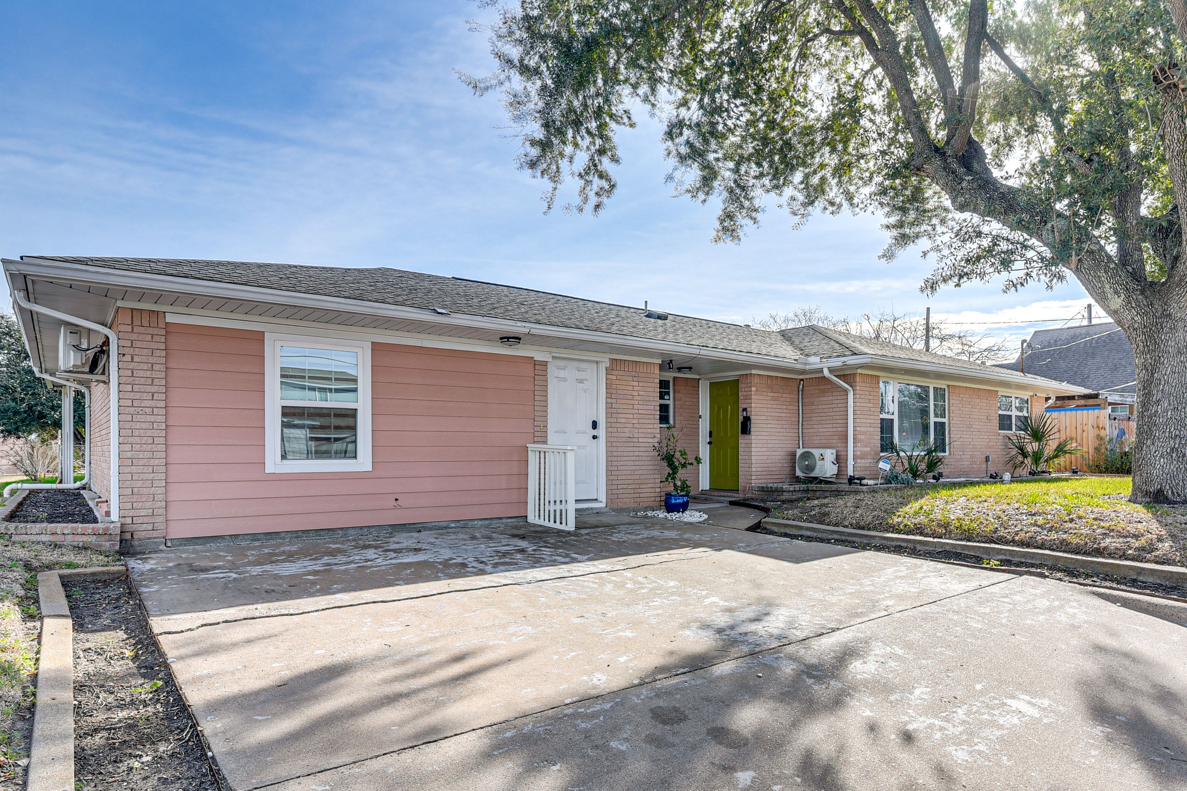 Exterior | Parking | Driveway (2 Vehicles)