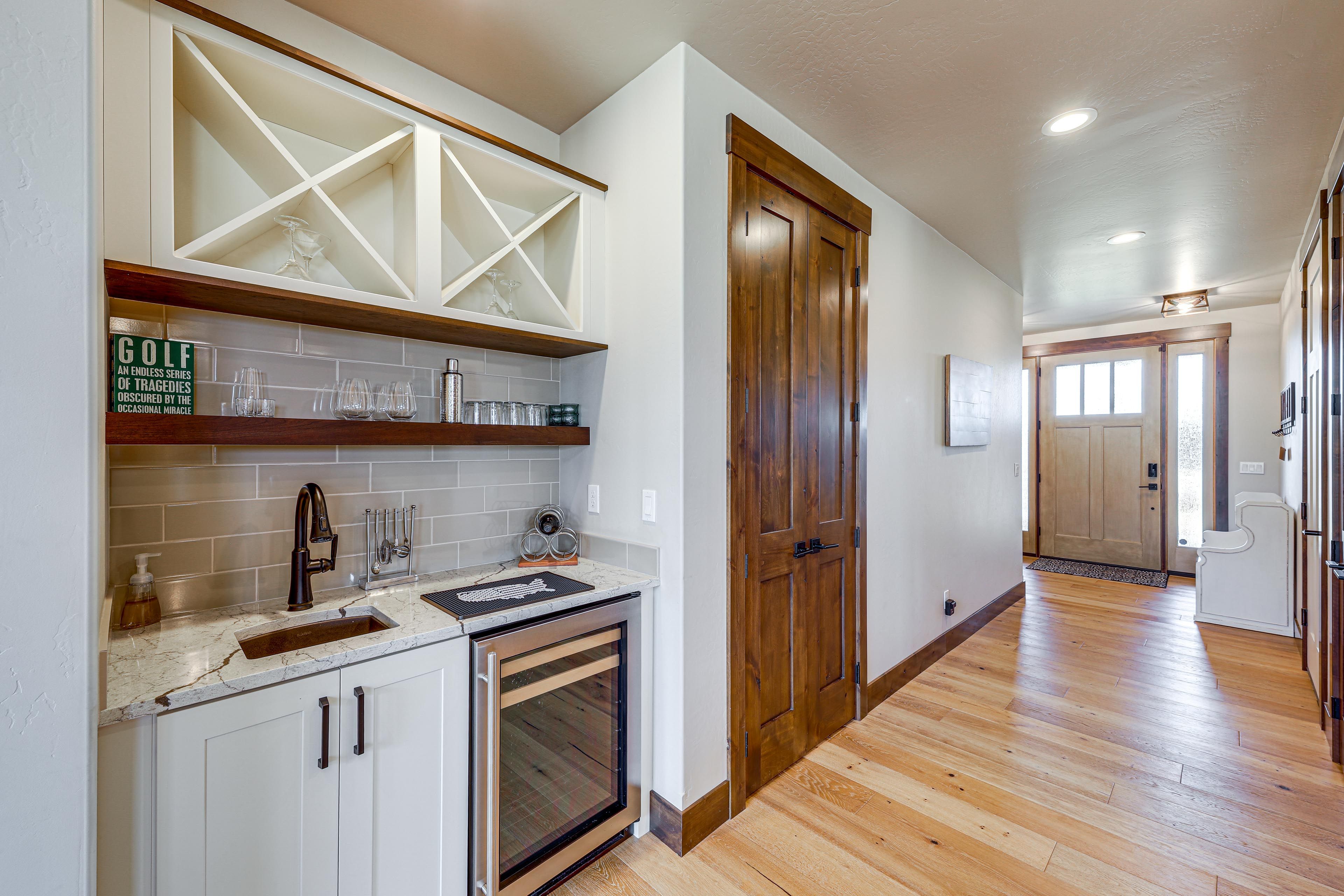 Bar w/ Beverage Refrigerator