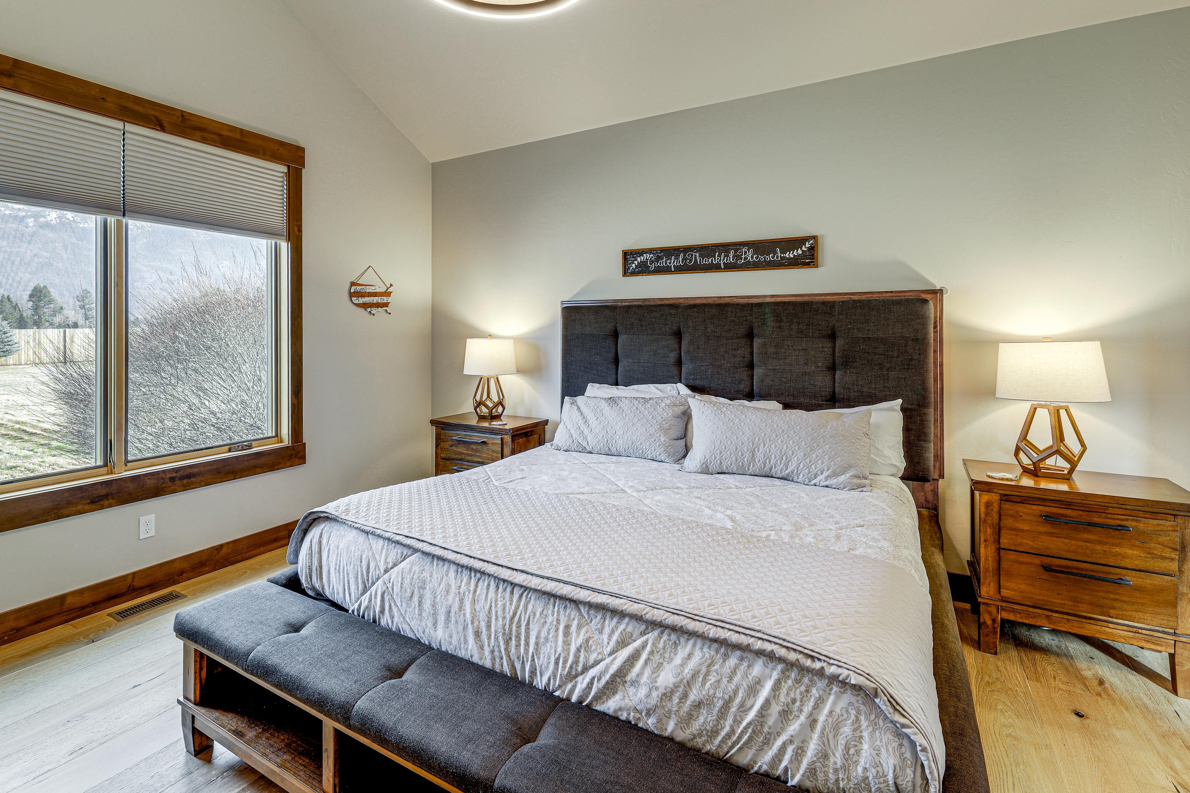 Bedroom 1 | King Bed