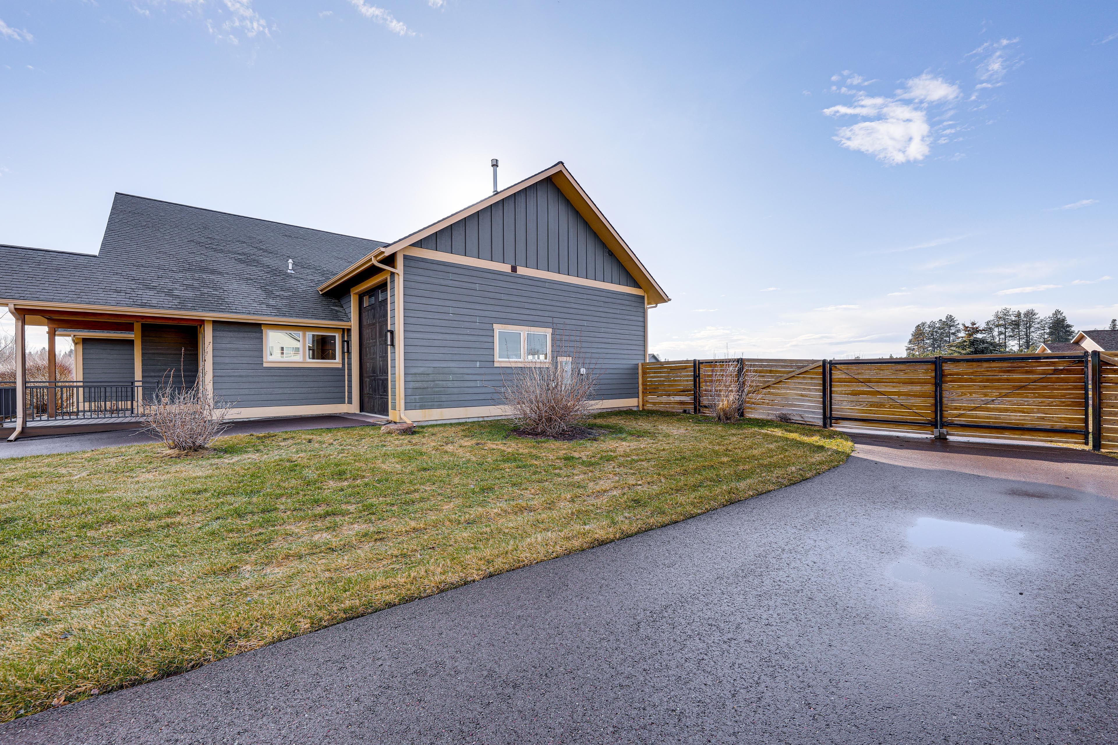 Parking | Driveway (3 Vehicles)