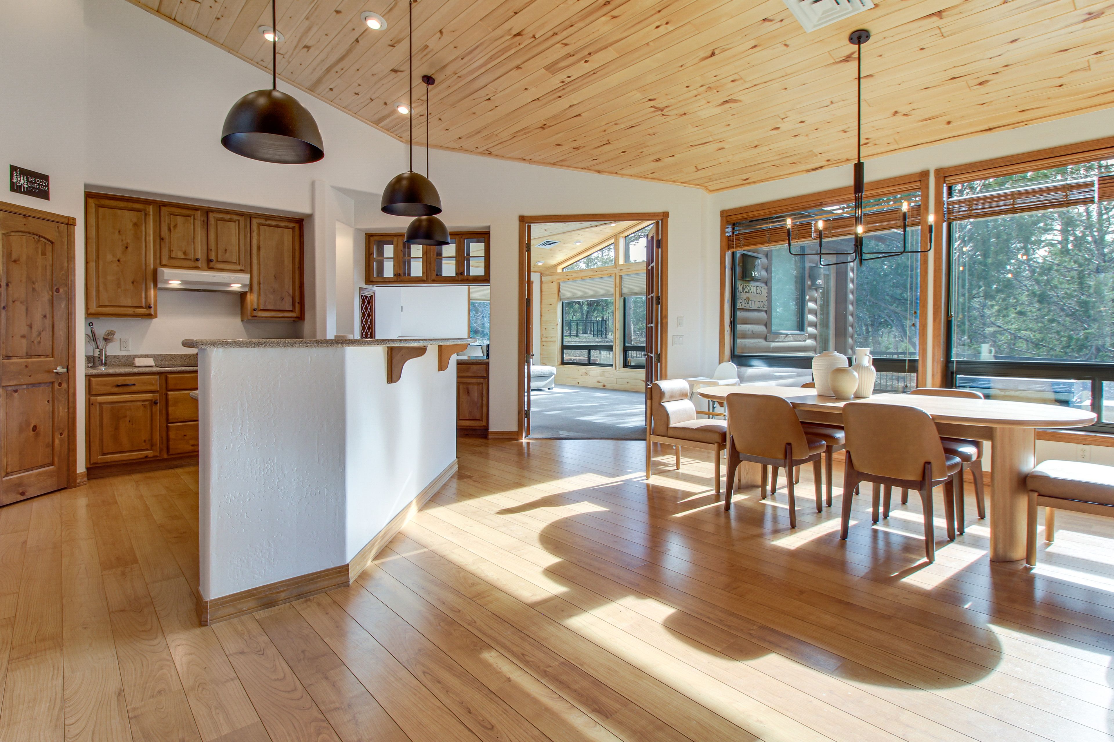 Dining Area | Kitchen