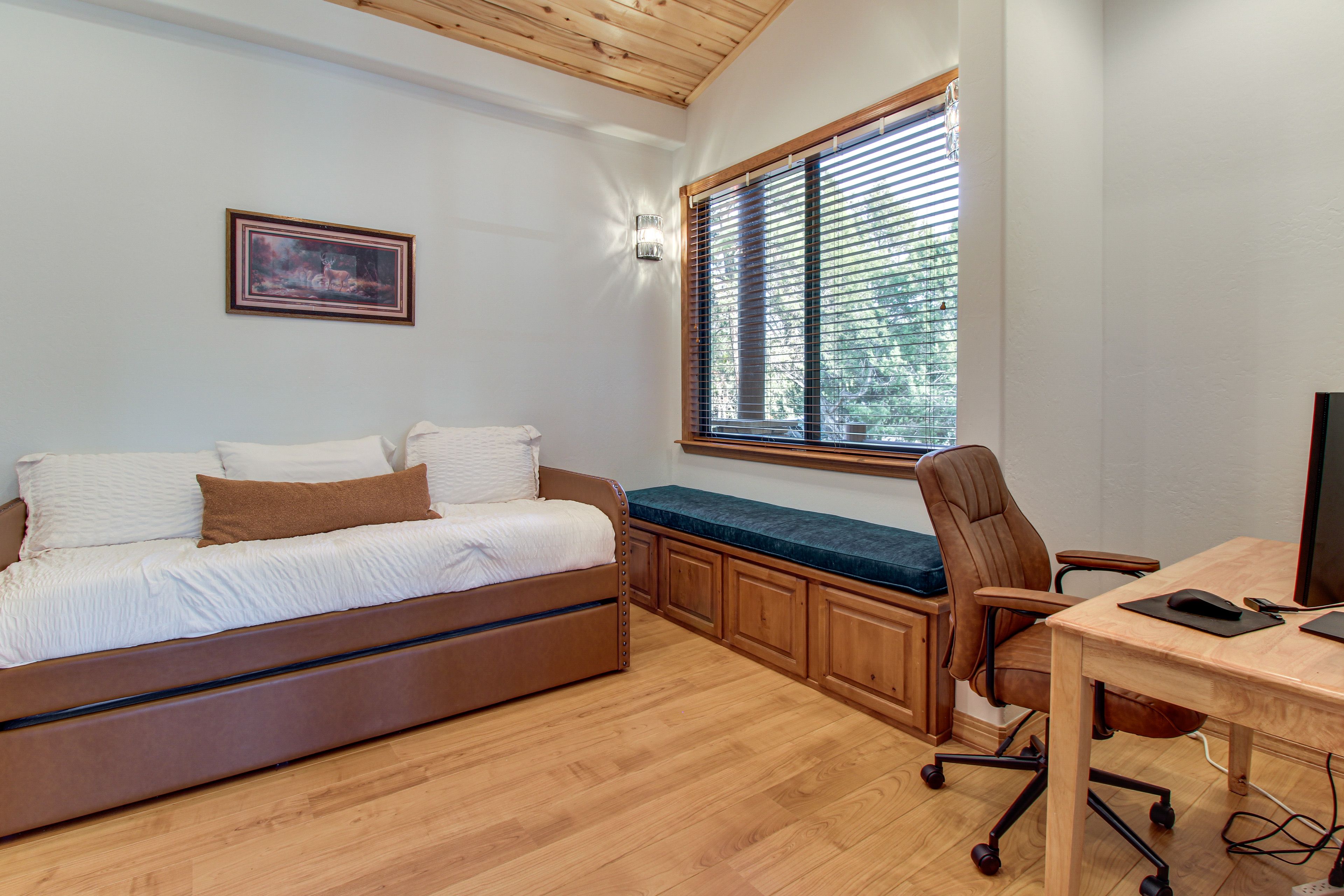 Bedroom 2 | Twin Daybed w/ Twin Trundle