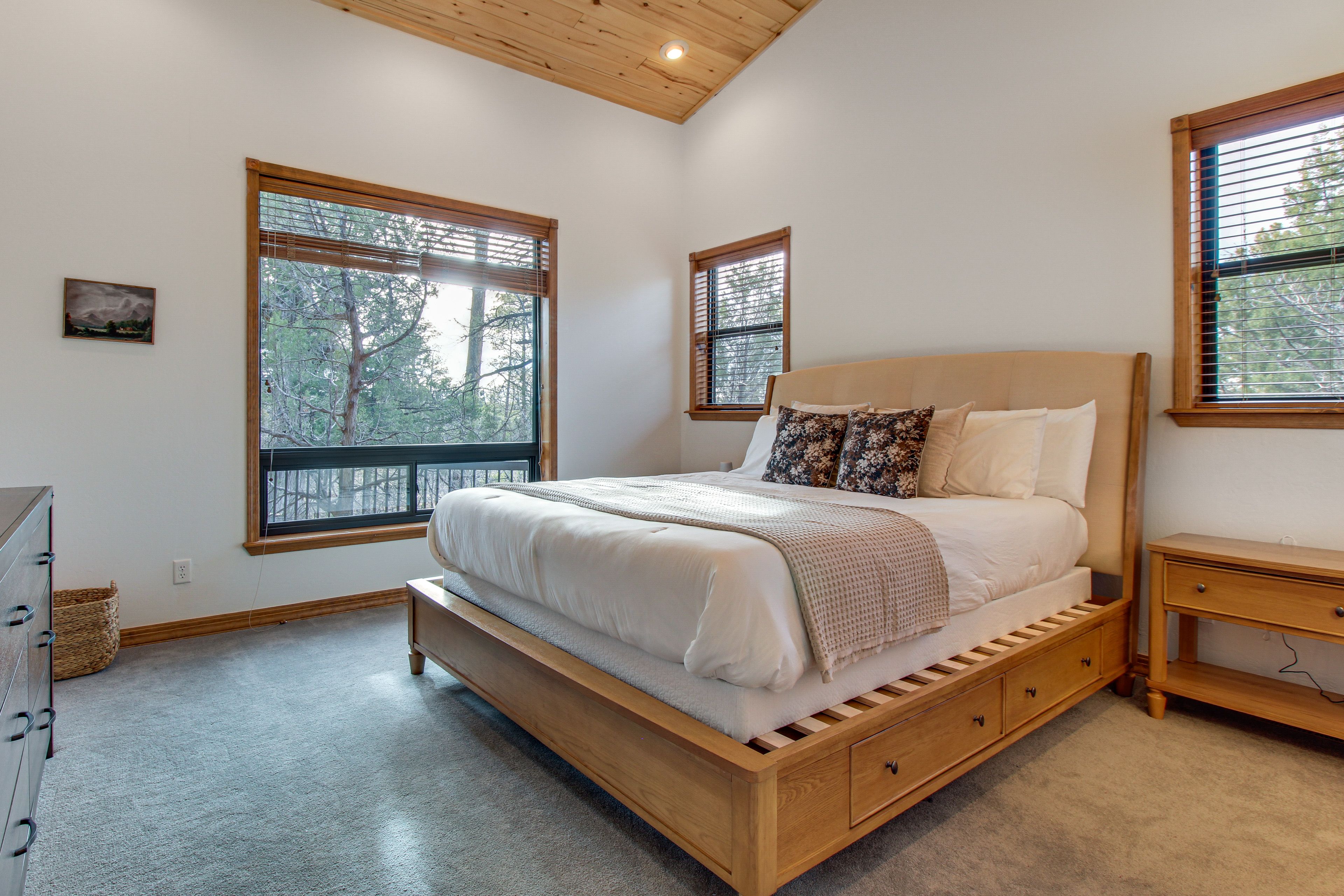 Bedroom 1 | King Bed