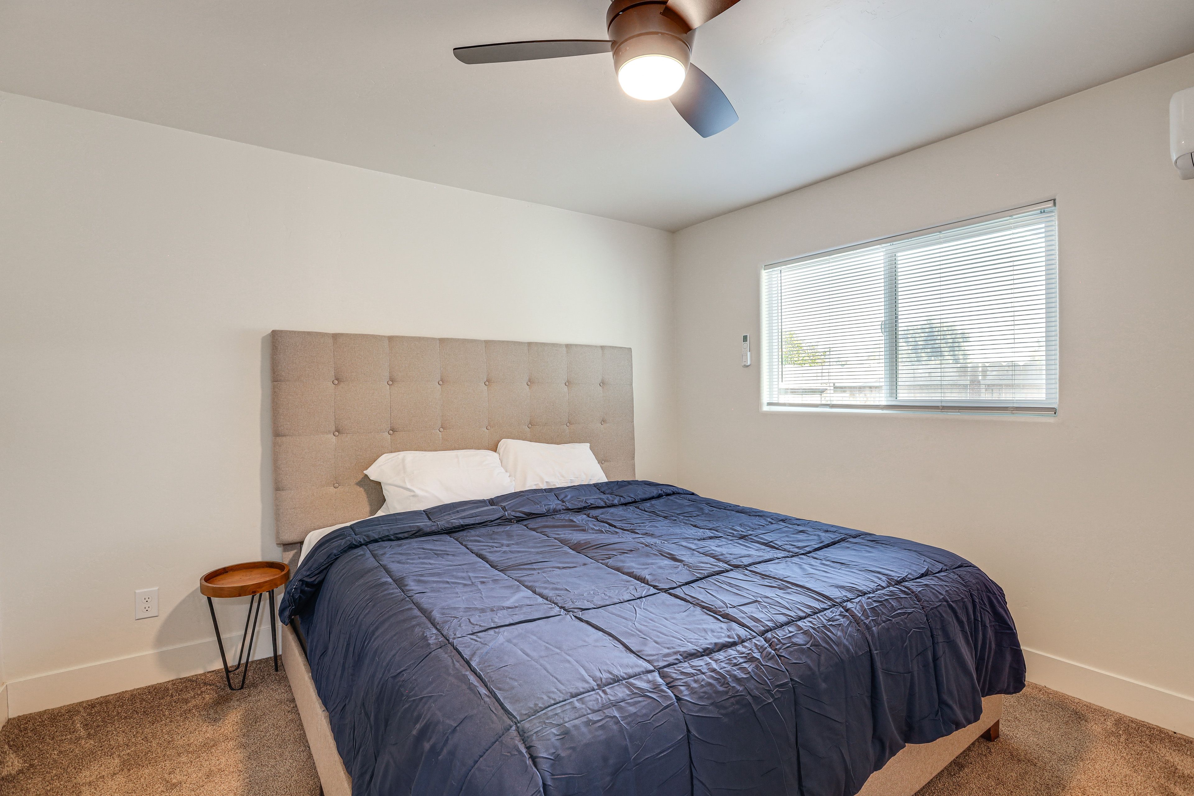 Bedroom 1 | Queen Bed