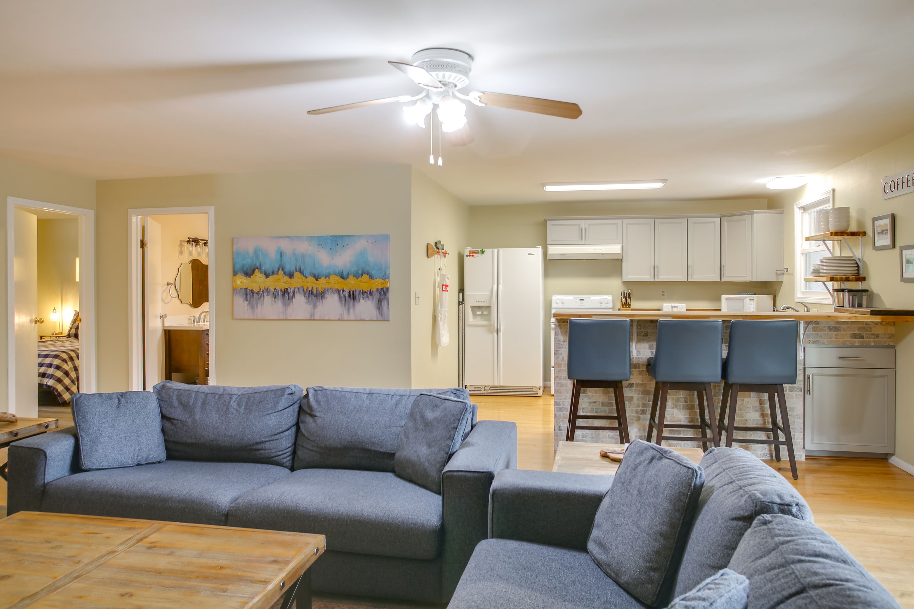 Breakfast Bar | Main Level