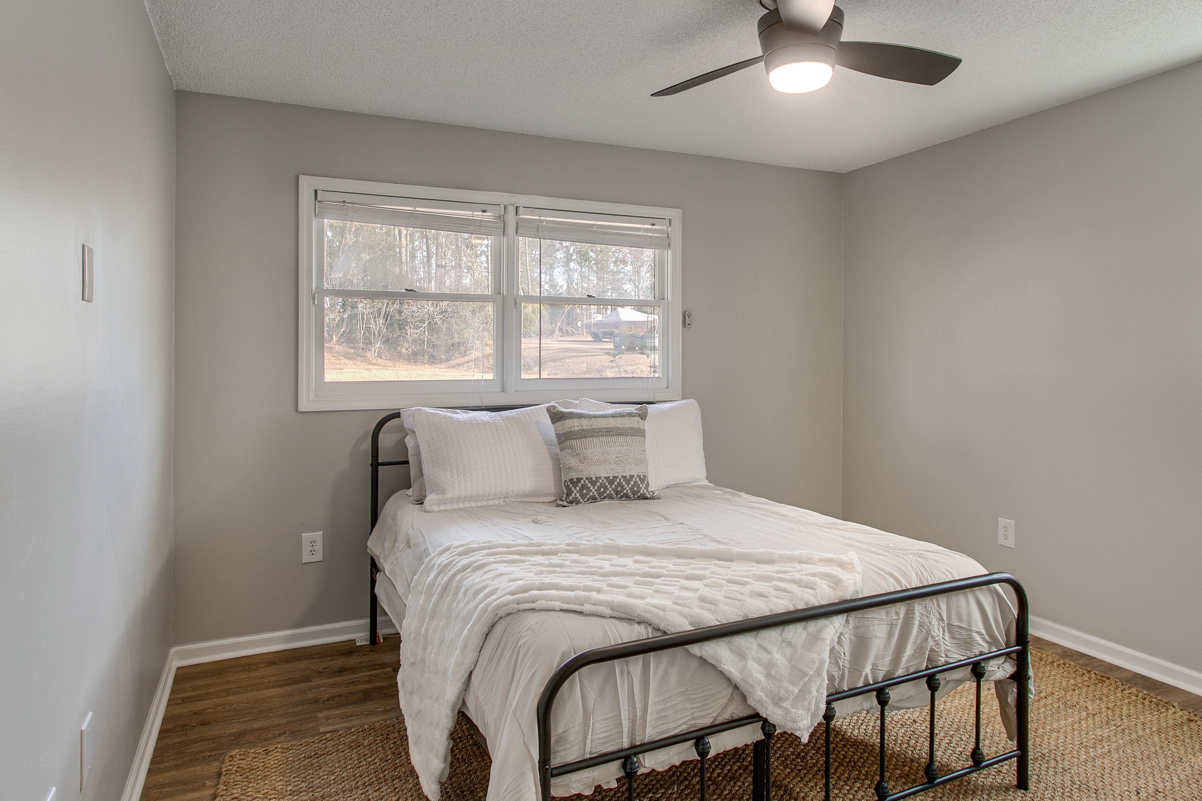 Bedroom 2 | Queen Bed