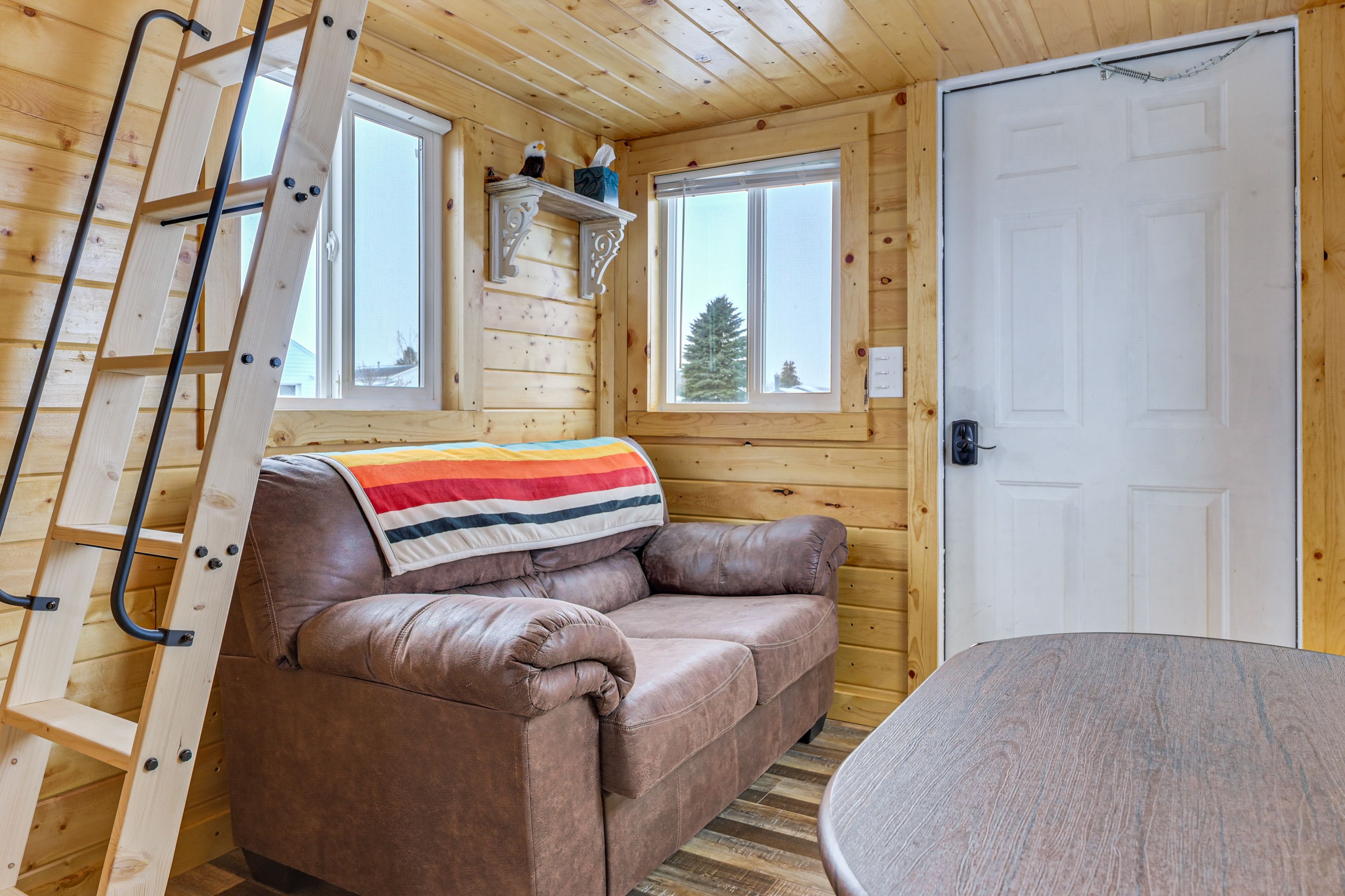 Living Area | Smart TV