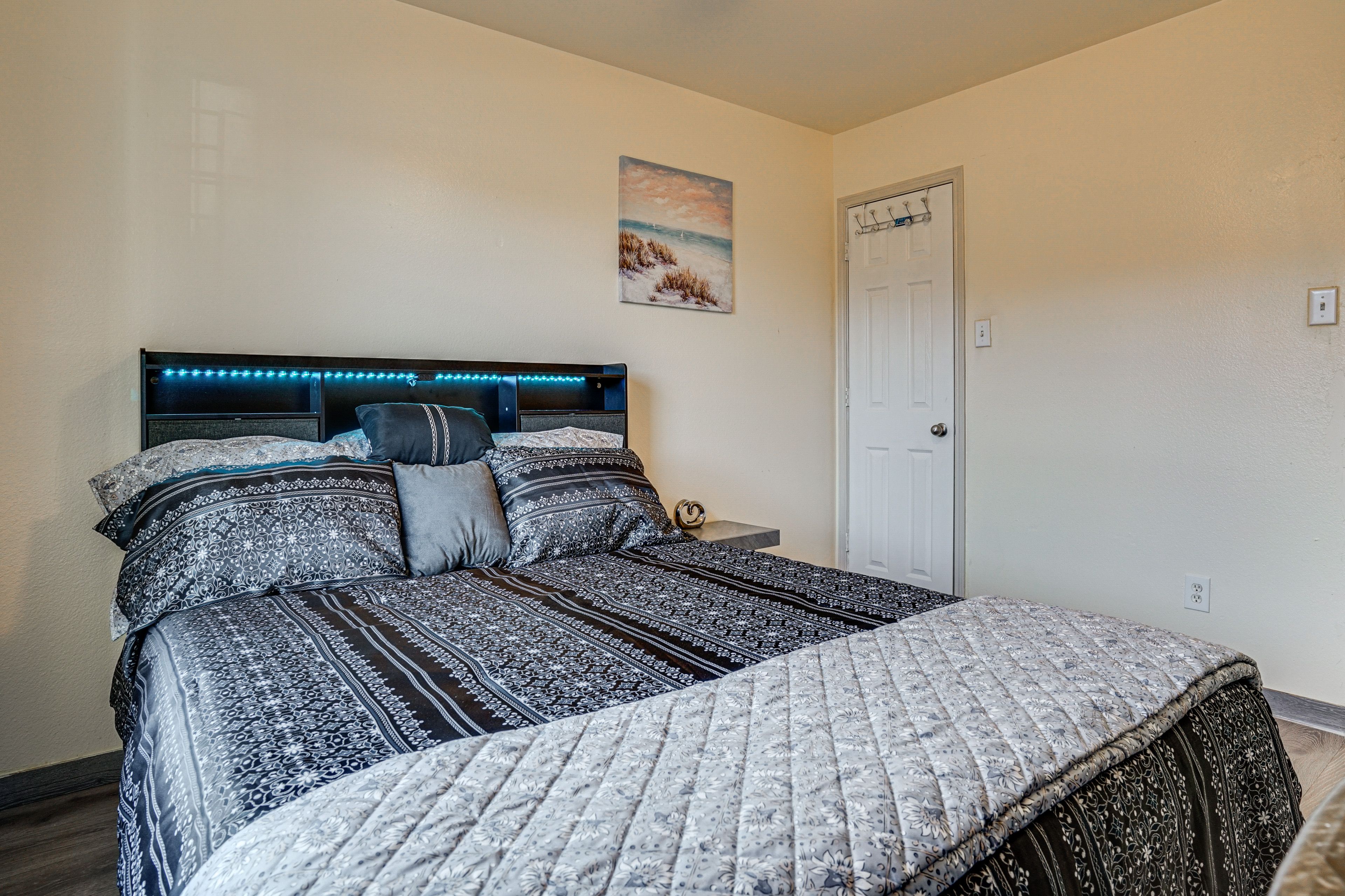 Bedroom 2 | Queen Bed