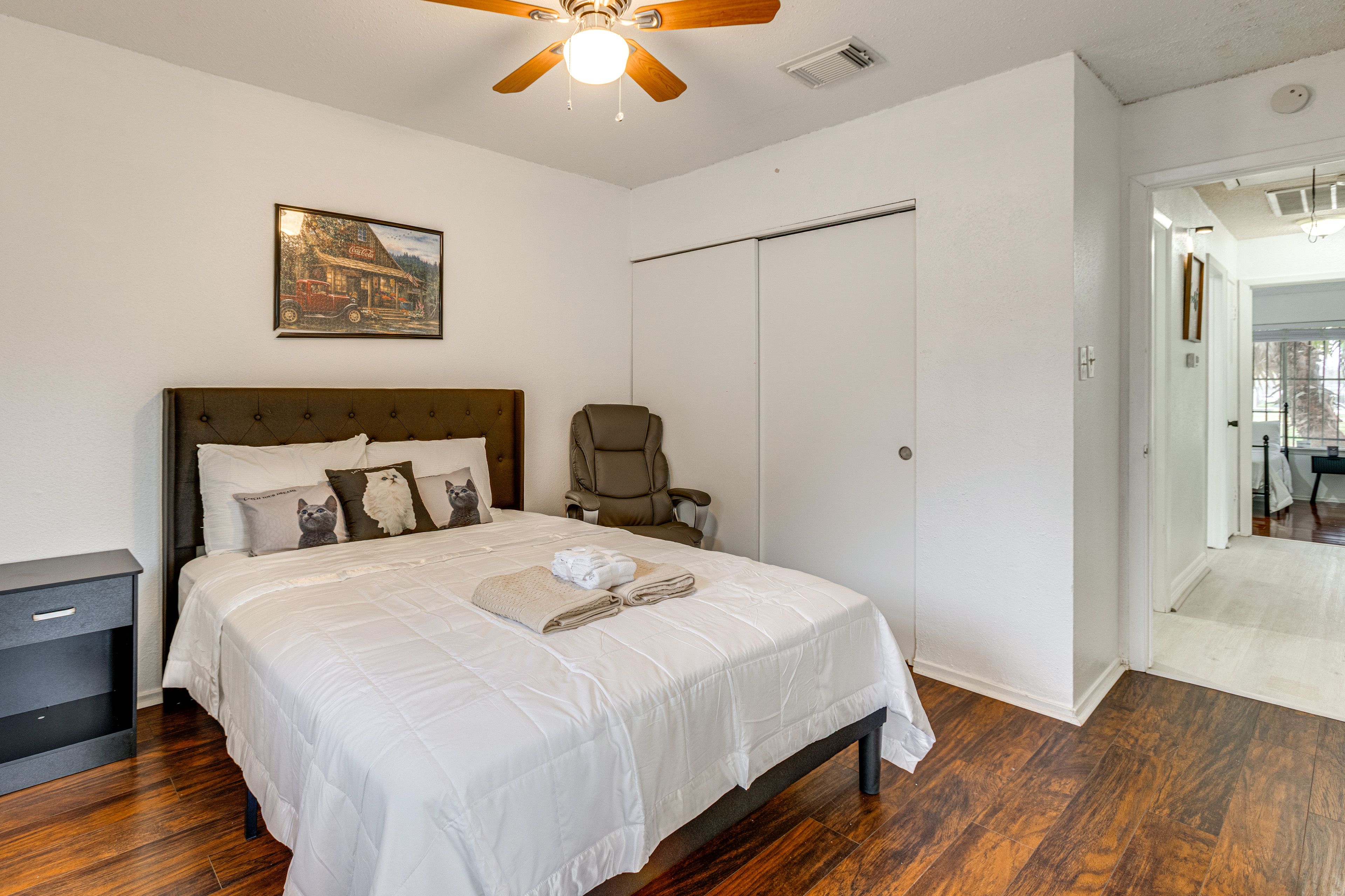 Bedroom 1 | Queen Bed