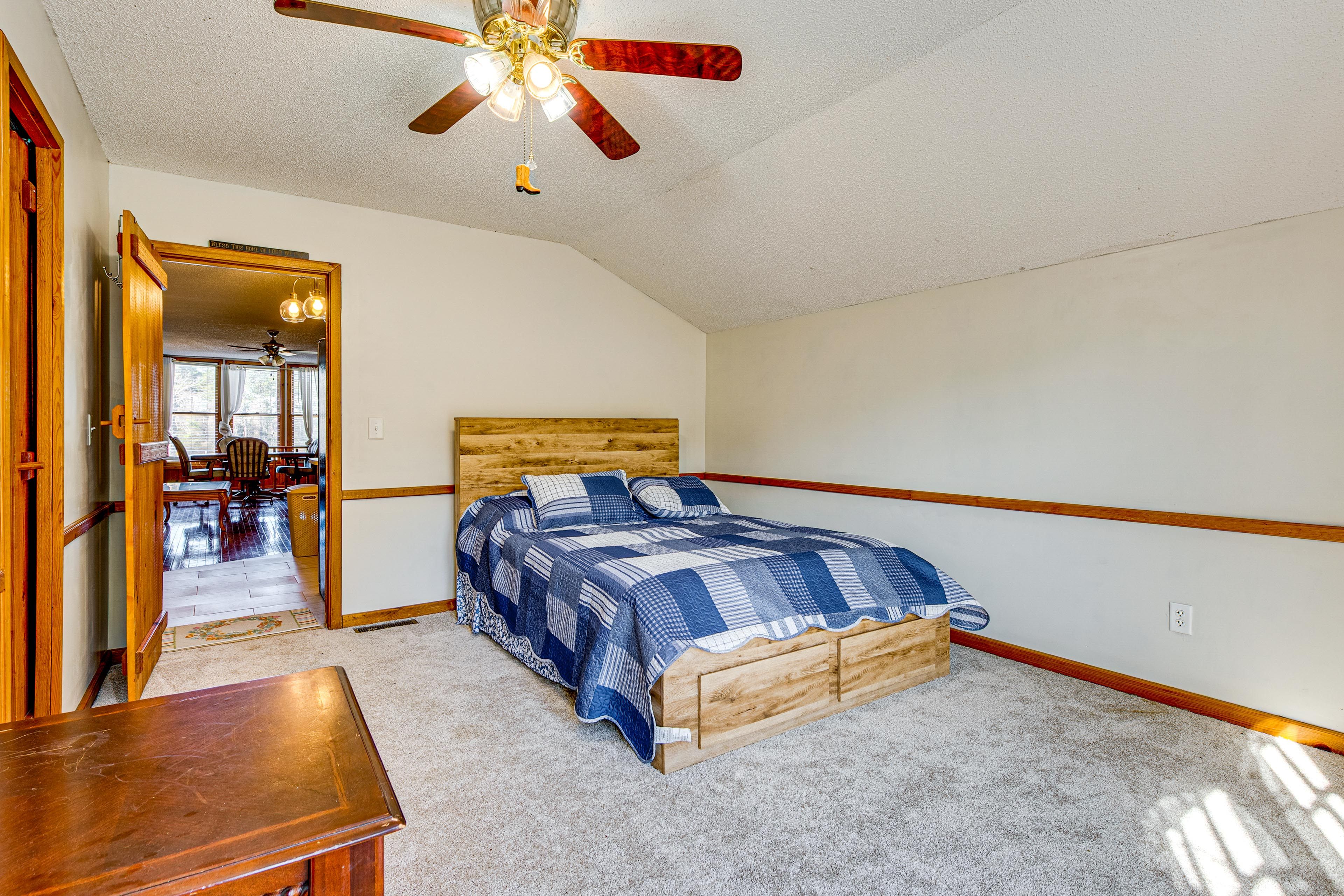 Bedroom | Queen Bed | 2nd Floor