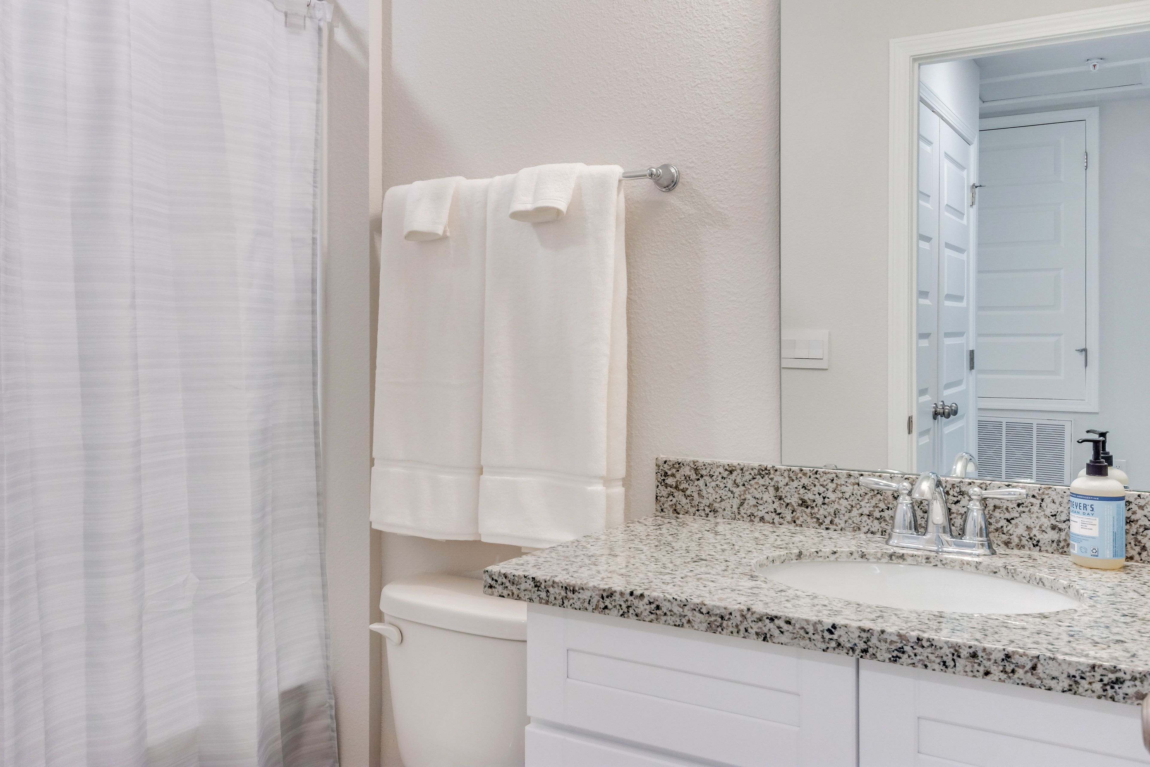 Full Bathroom | 2nd Floor