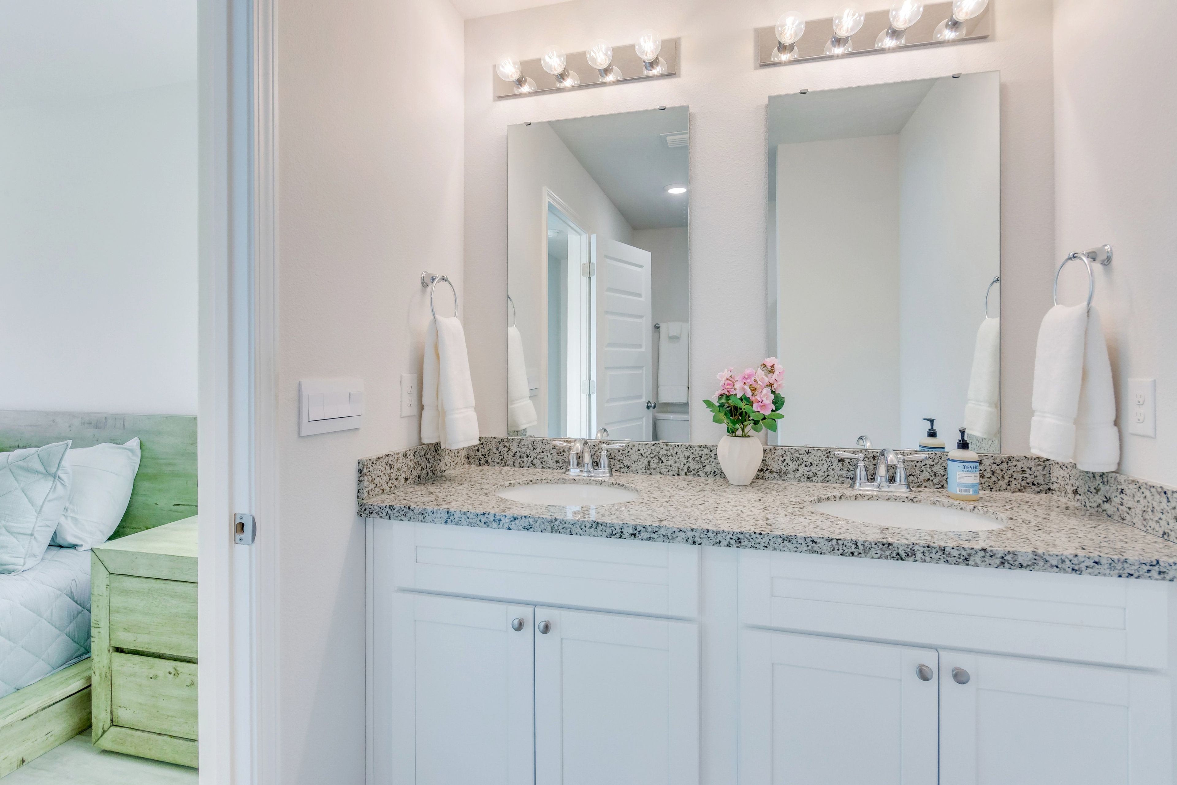 Full Bathroom | 2nd Floor