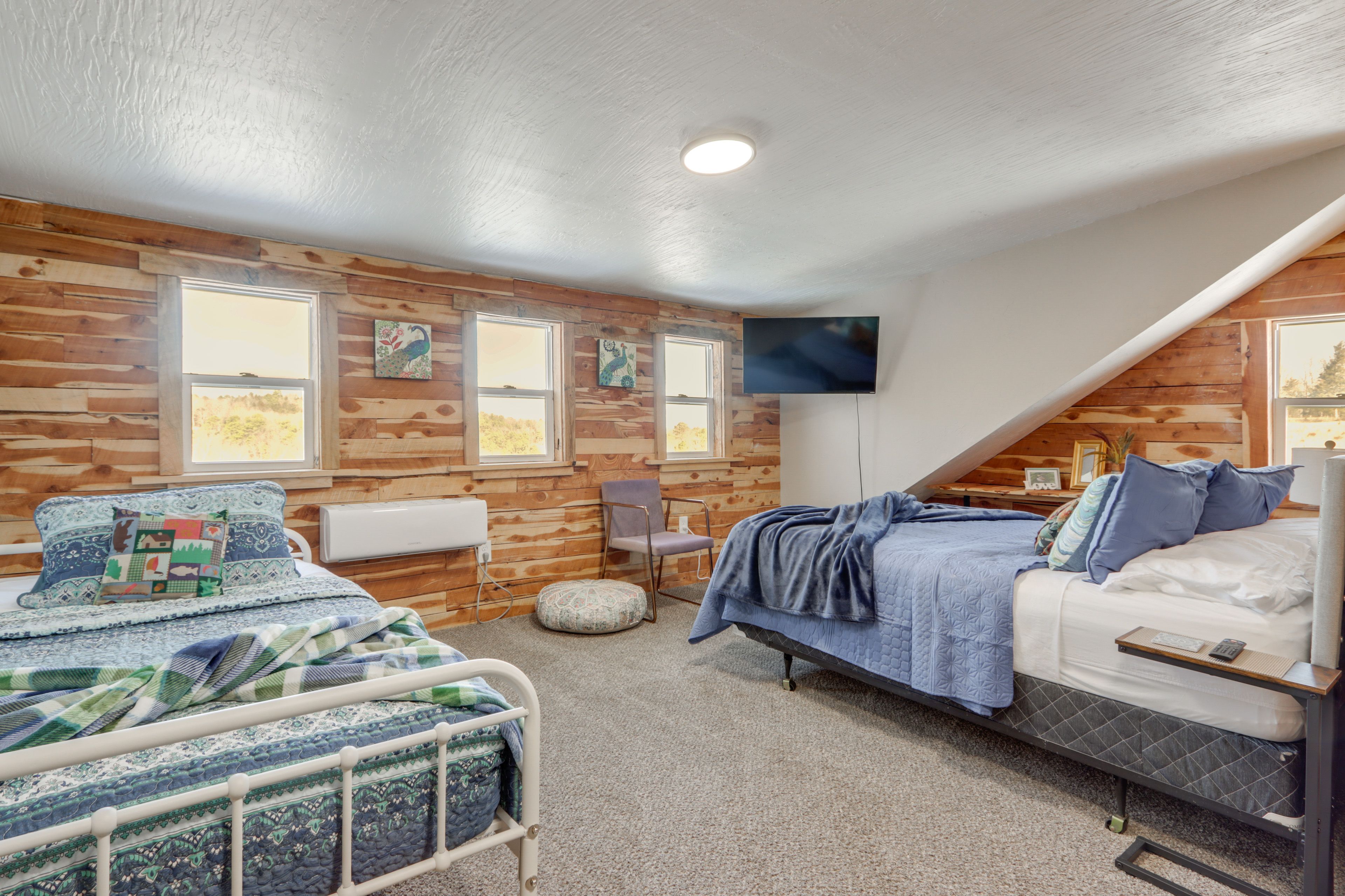 Bedroom 2 | Queen Bed | 2 Twin Beds