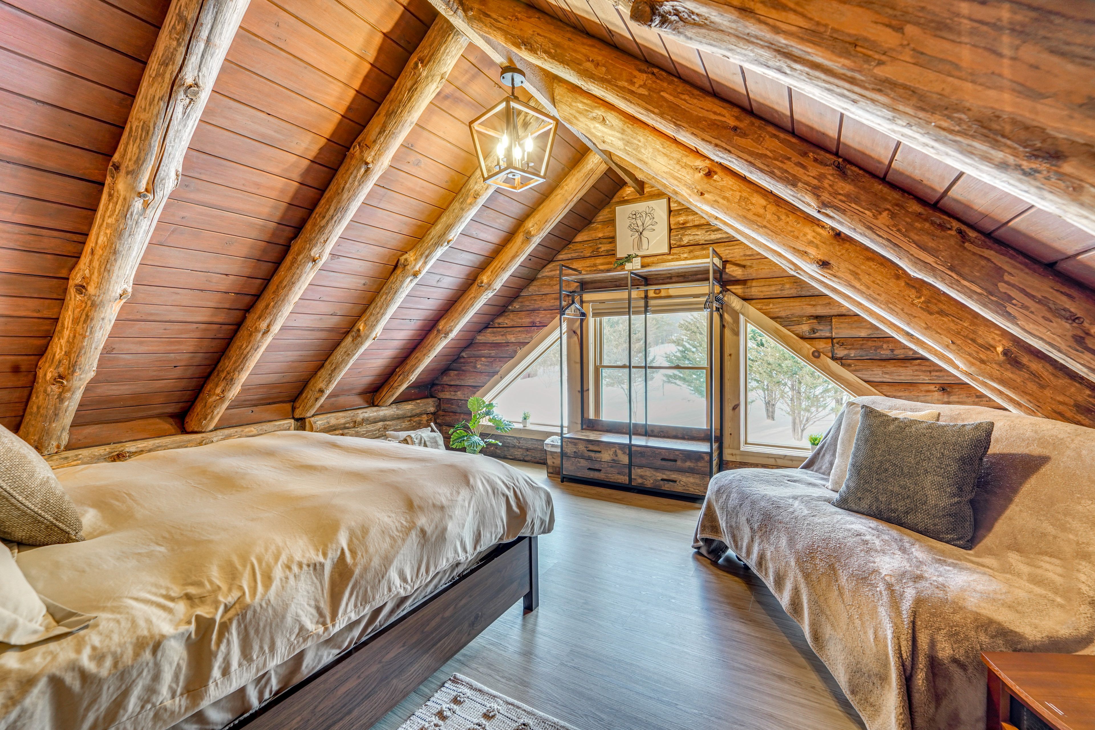 Bedroom 1 | Queen Bed | Queen Futon | 2nd Floor