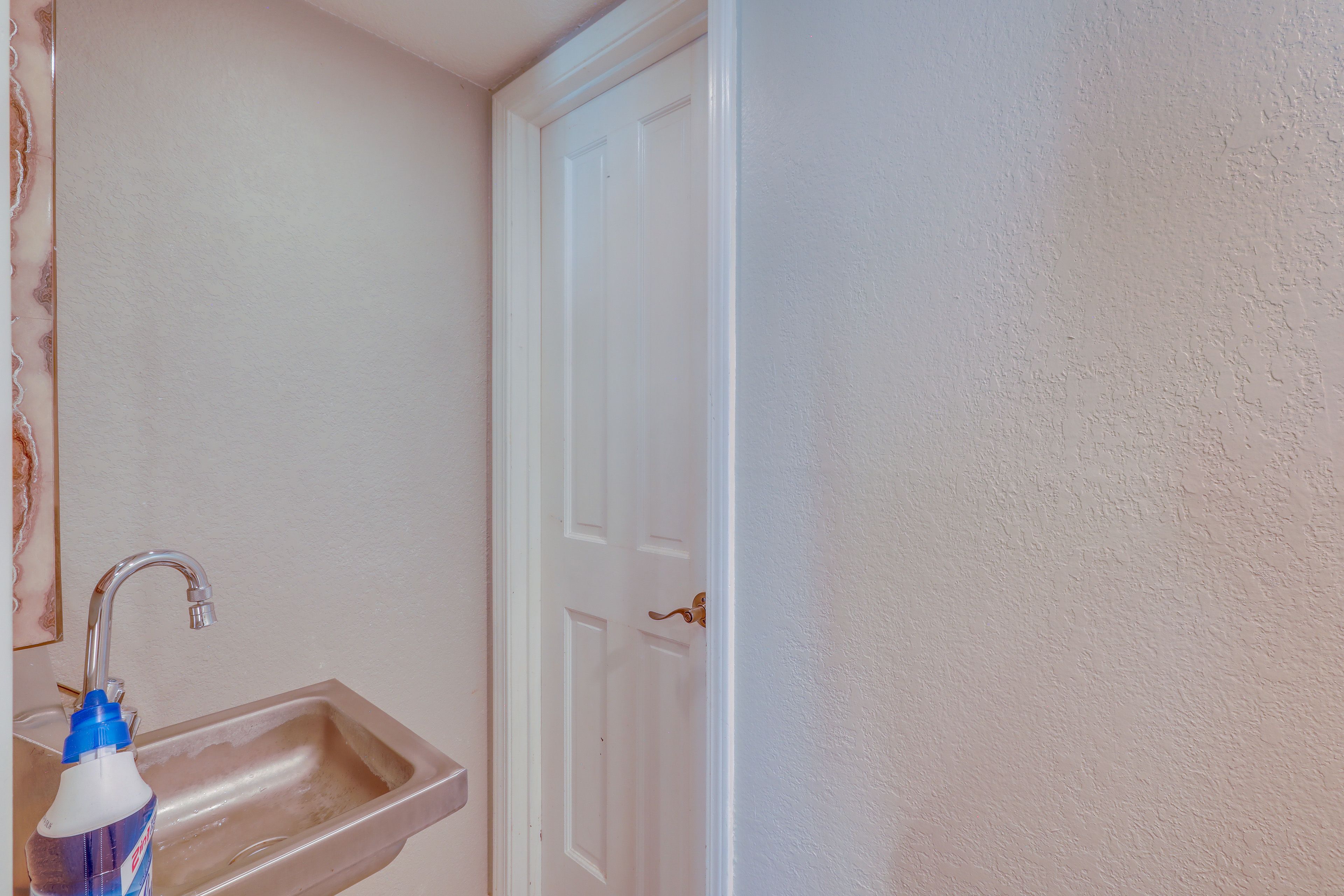 Full Bathroom | 2nd Floor