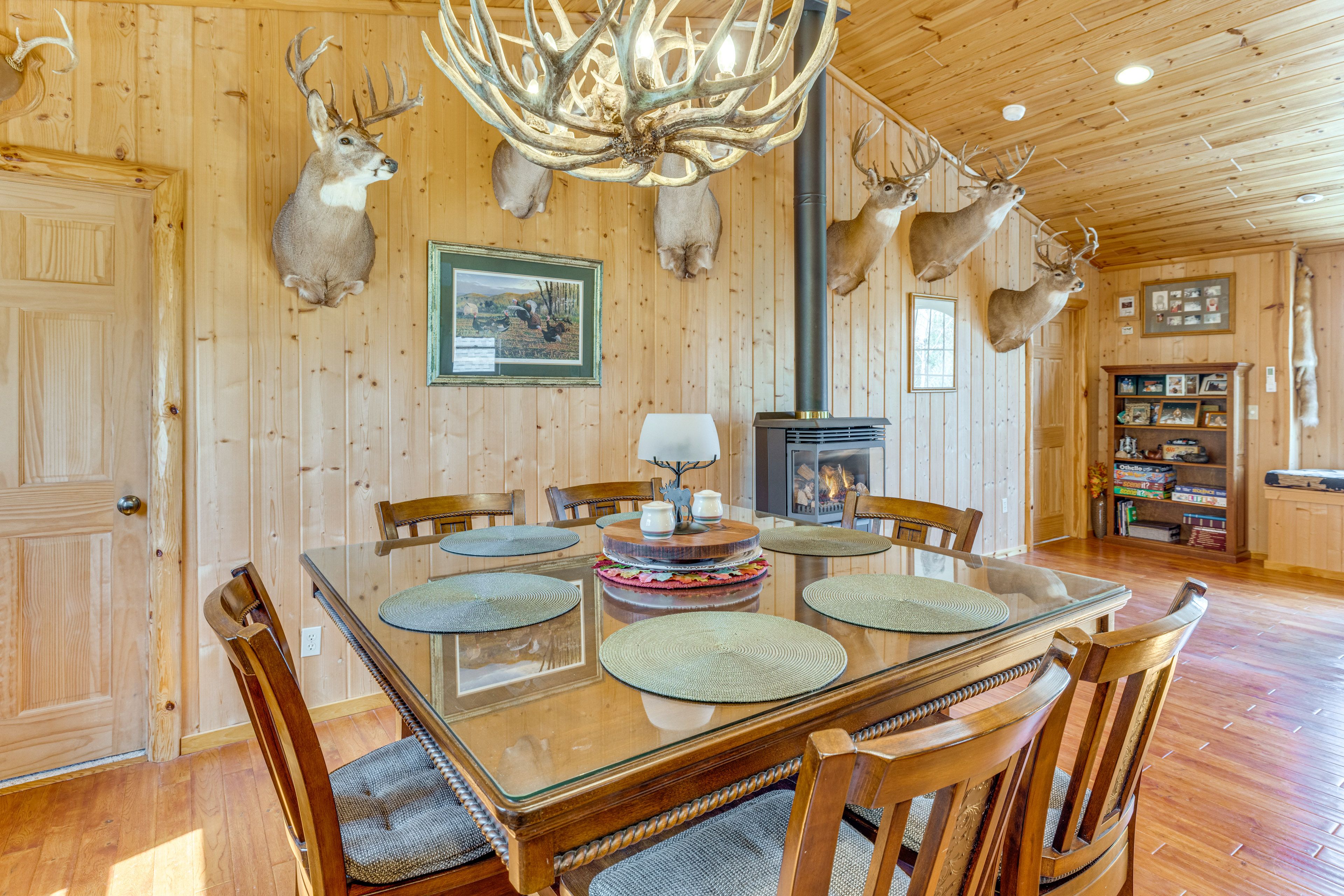 Dining Area | Dishware/Flatware Provided | 2nd Floor
