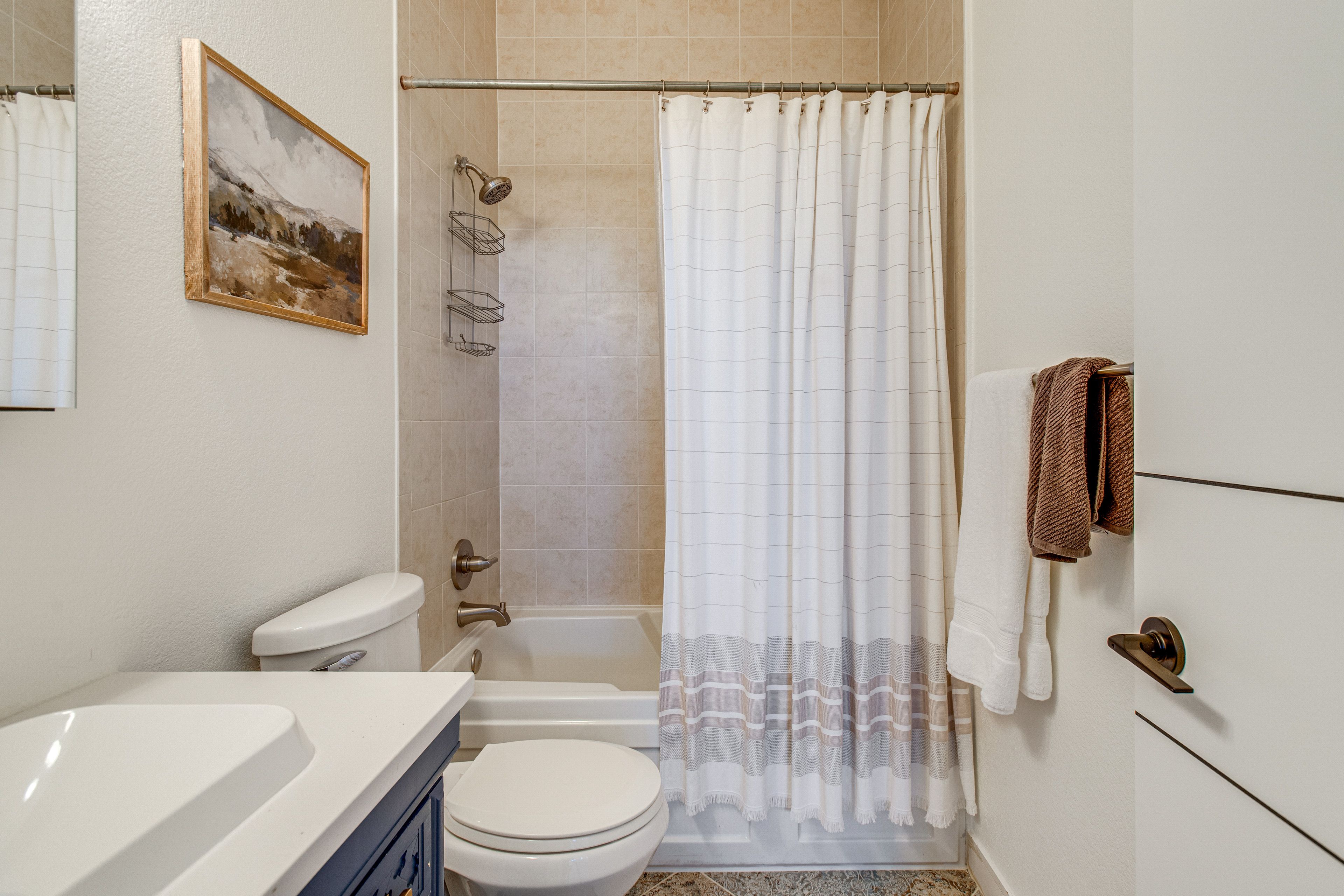 Full Bathroom | 2nd Floor