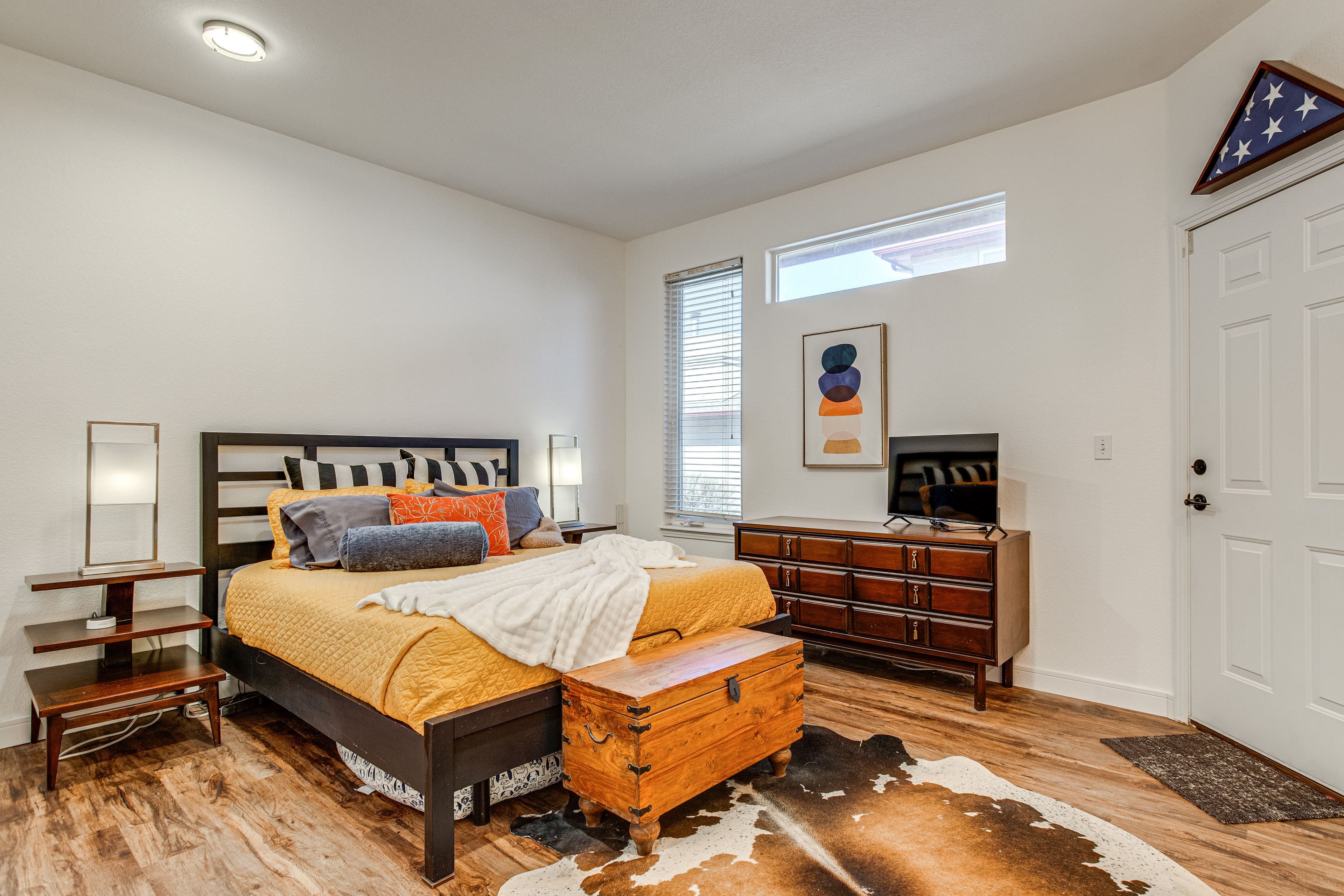 Bedroom 1 | 1st Floor | Queen Bed