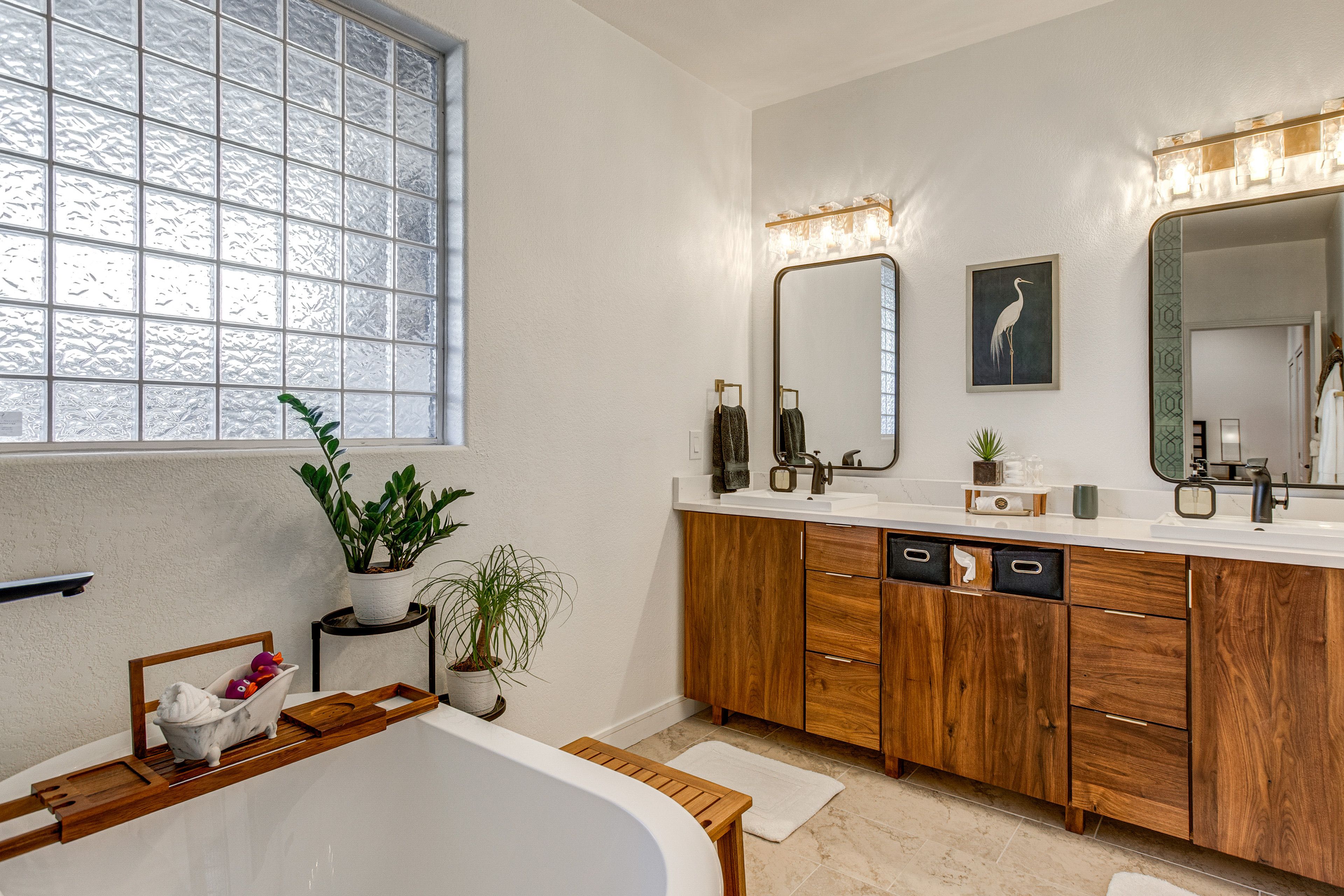 Full Bathroom | 1st Floor