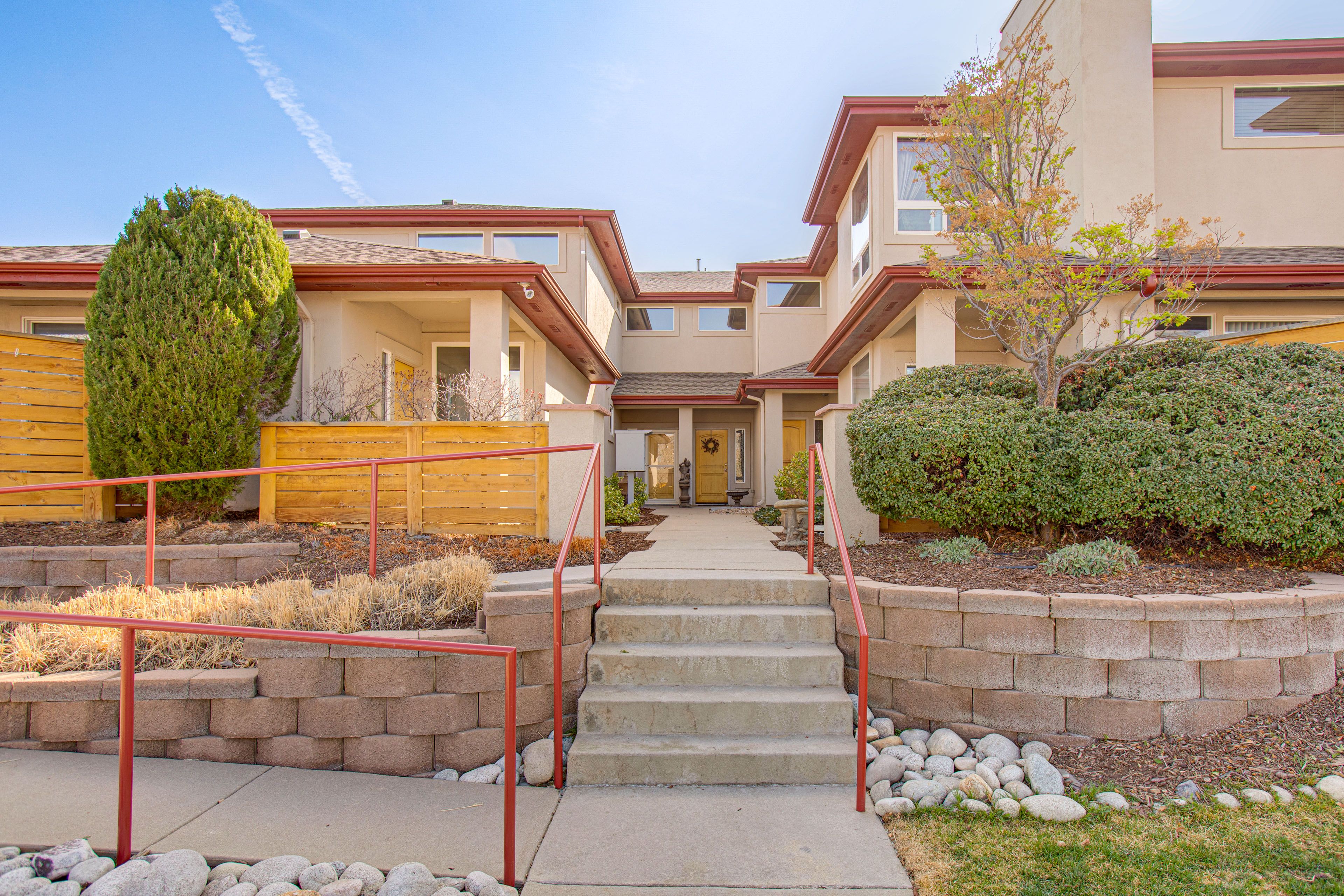 Exterior | Parking | Street (3 Vehicles)