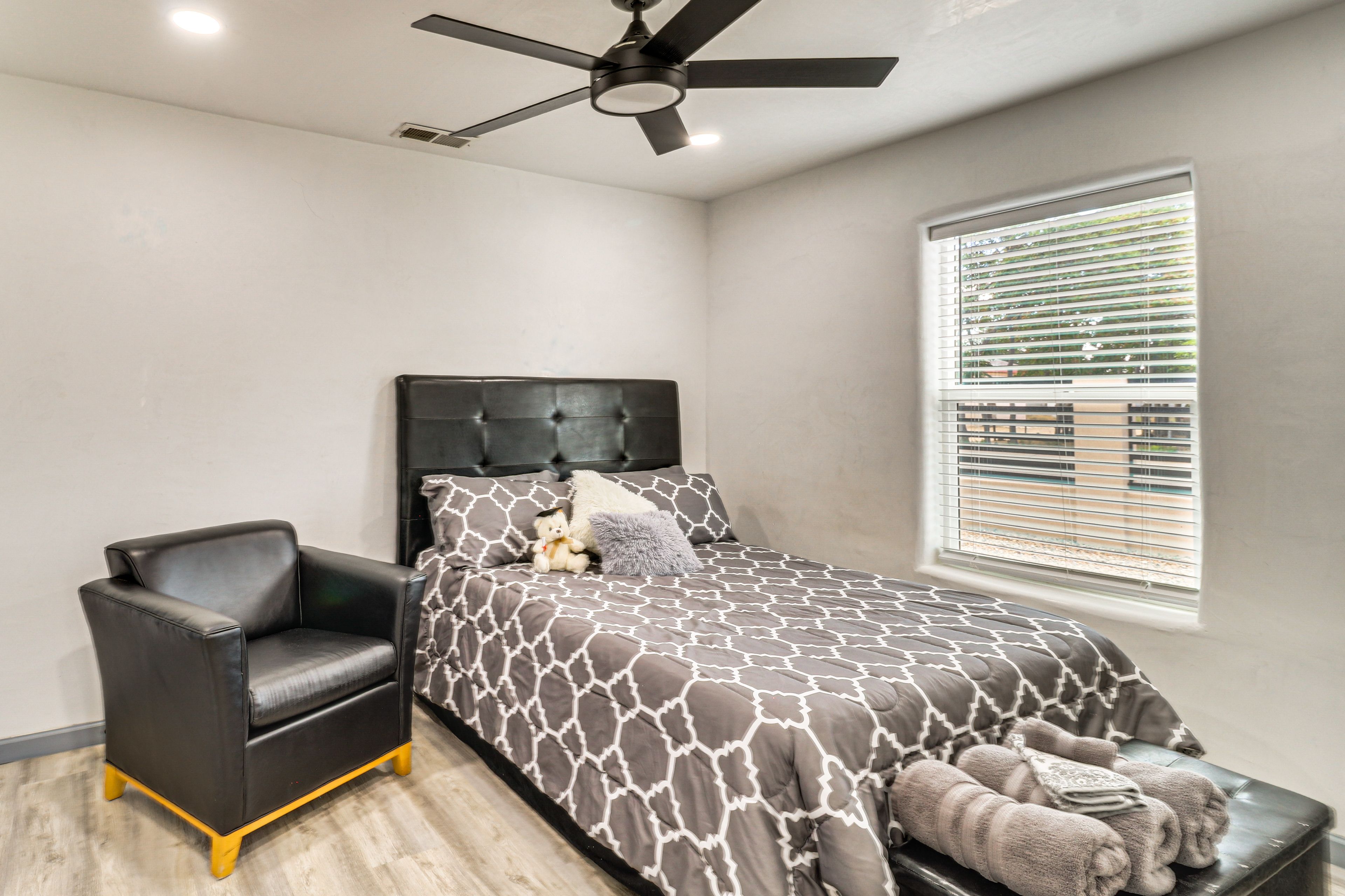 Bedroom 2 | Queen Bed