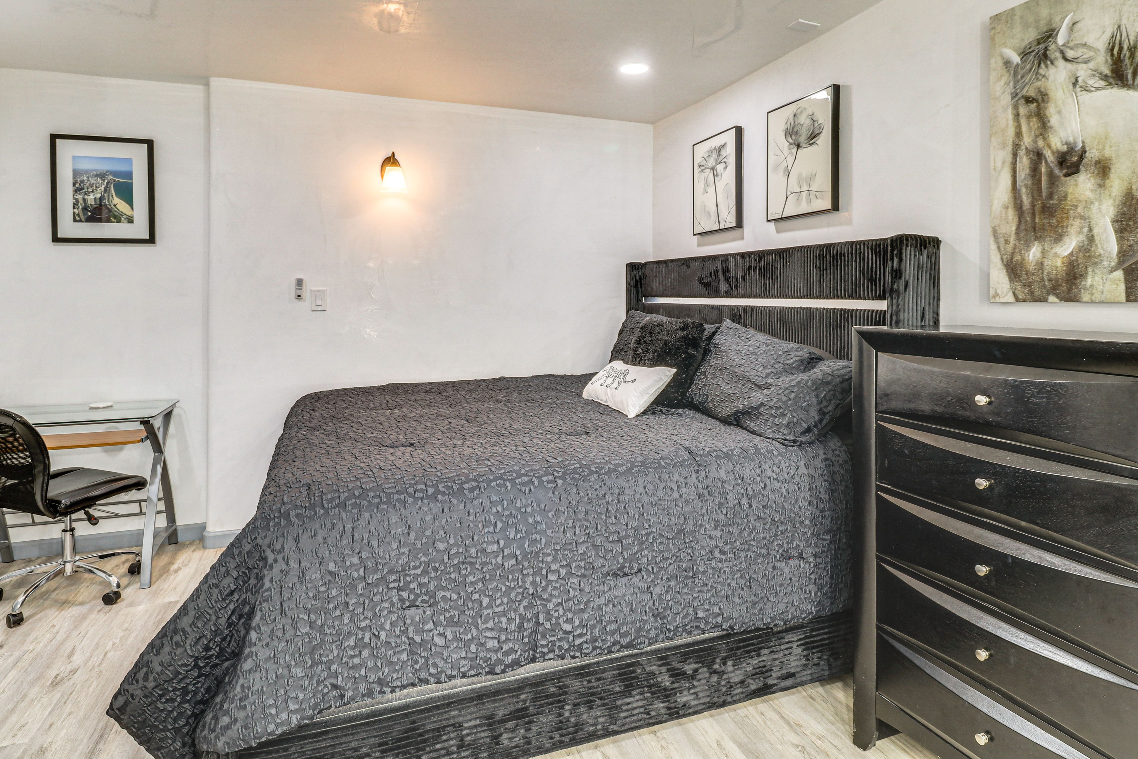 Bedroom 1 | King Bed