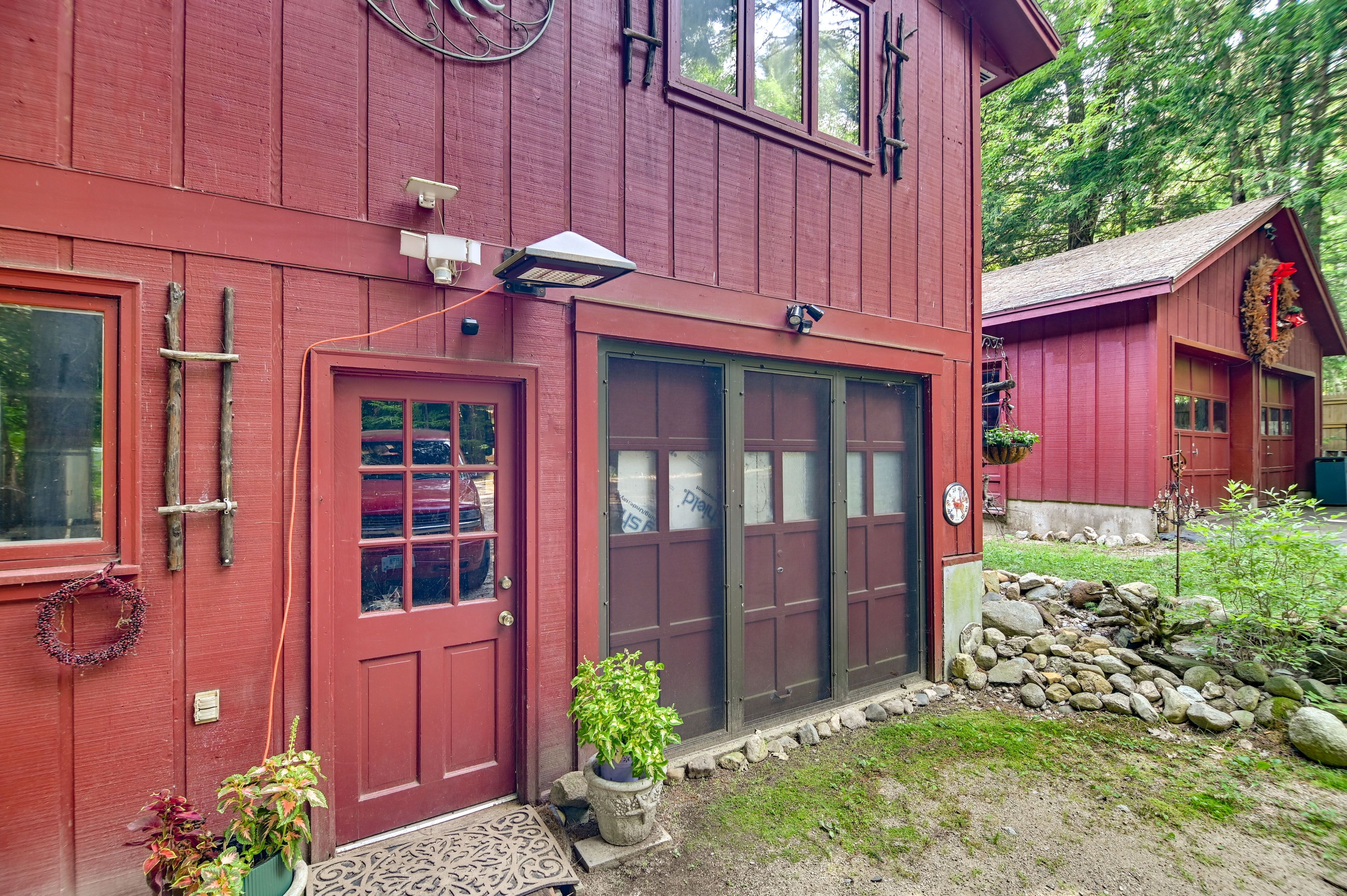 Guest House Exterior  | Driveway (3 Vehicles)
