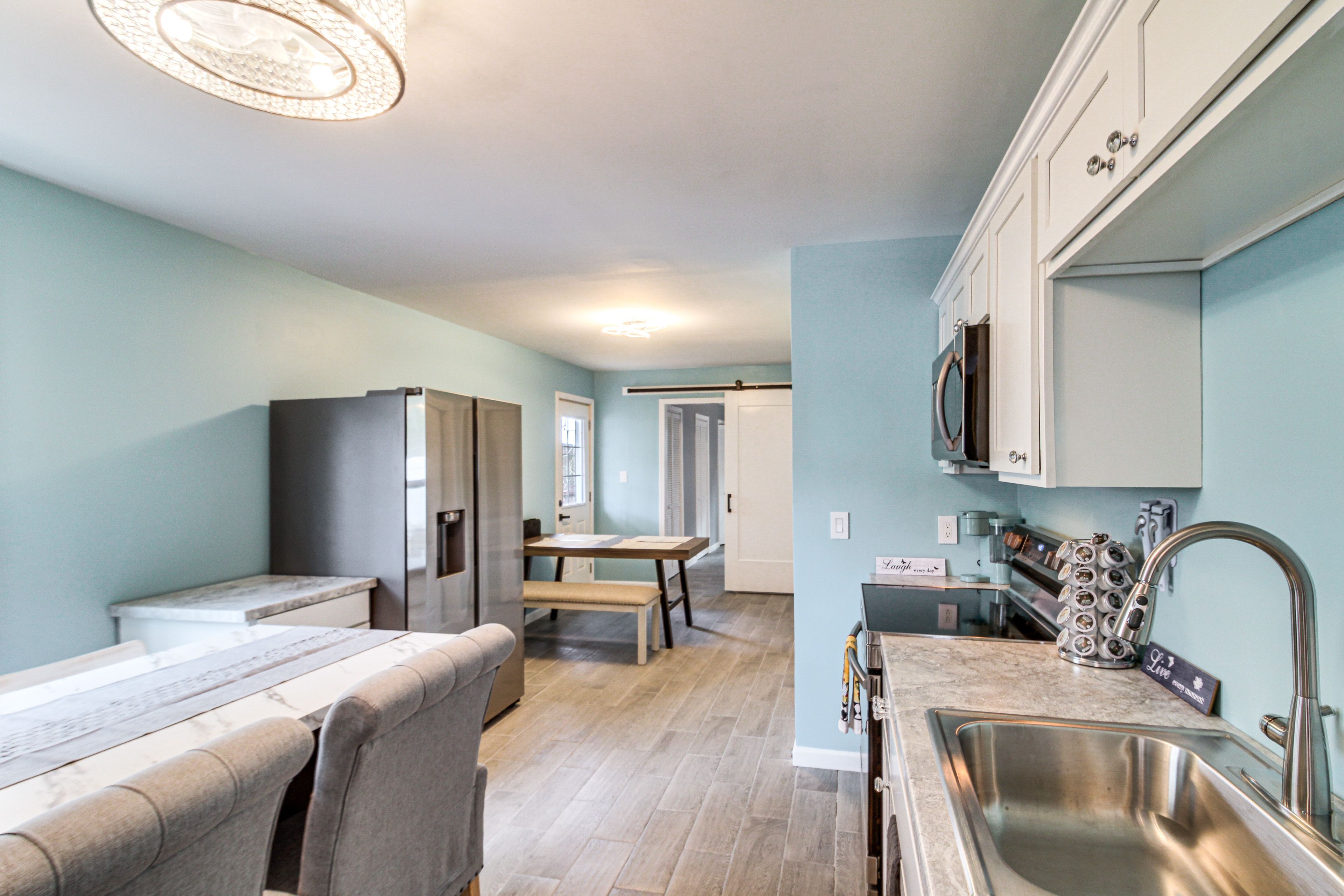 Kitchen & Breakfast Bar