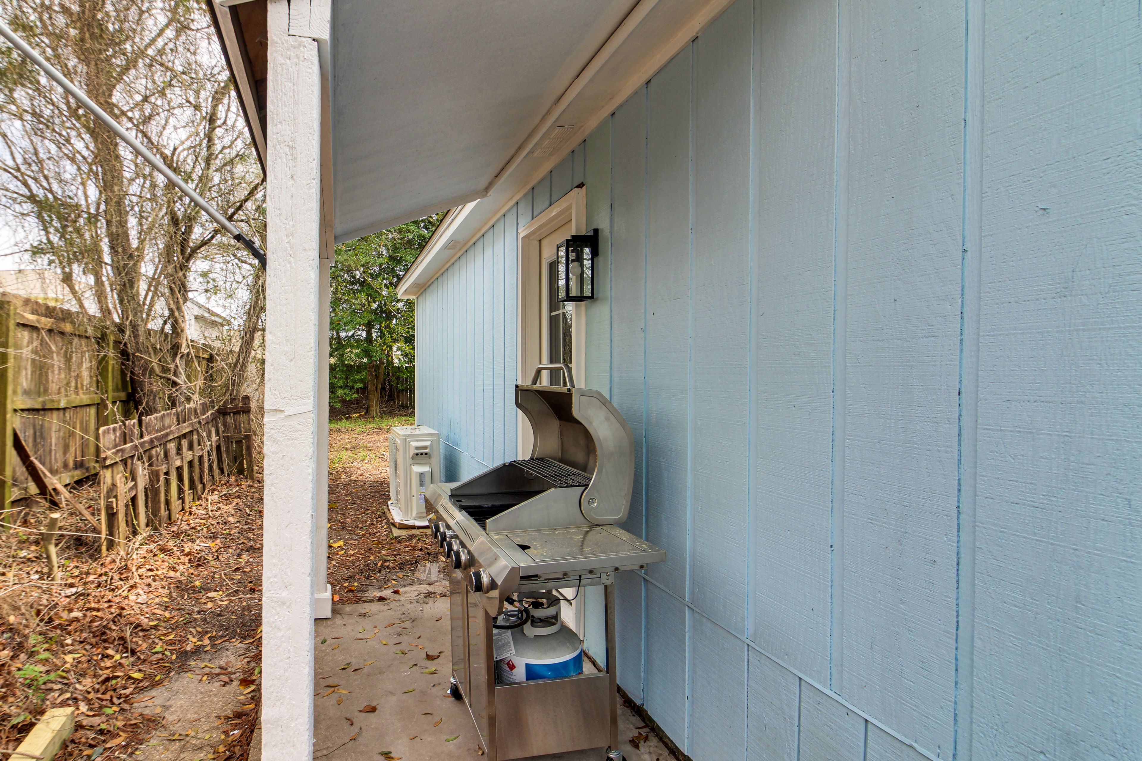 Covered Patio | Gas Grill