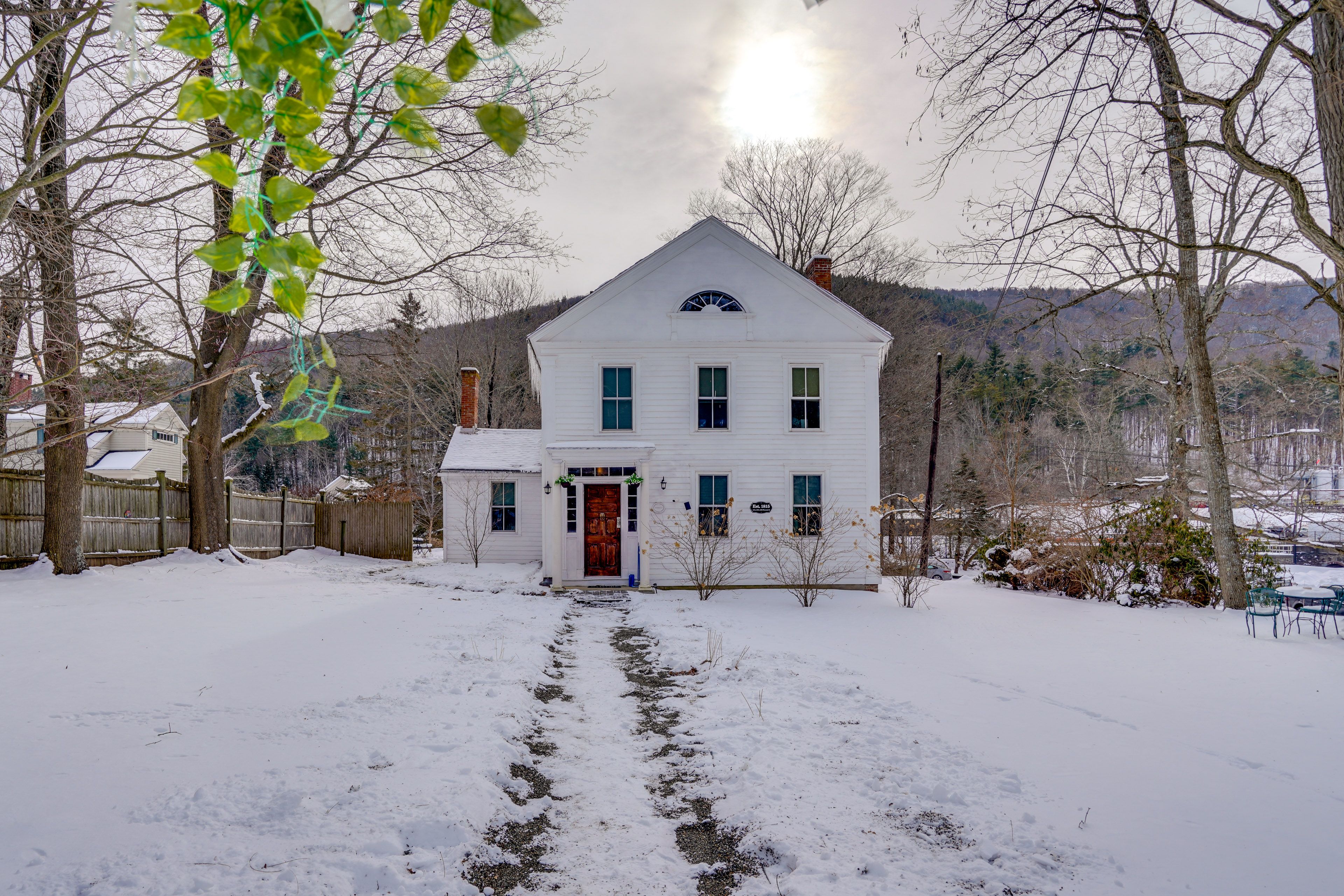 Lee Vacation Rental | 3BR | 2BA | 1,500 Sq Ft | Stairs Required