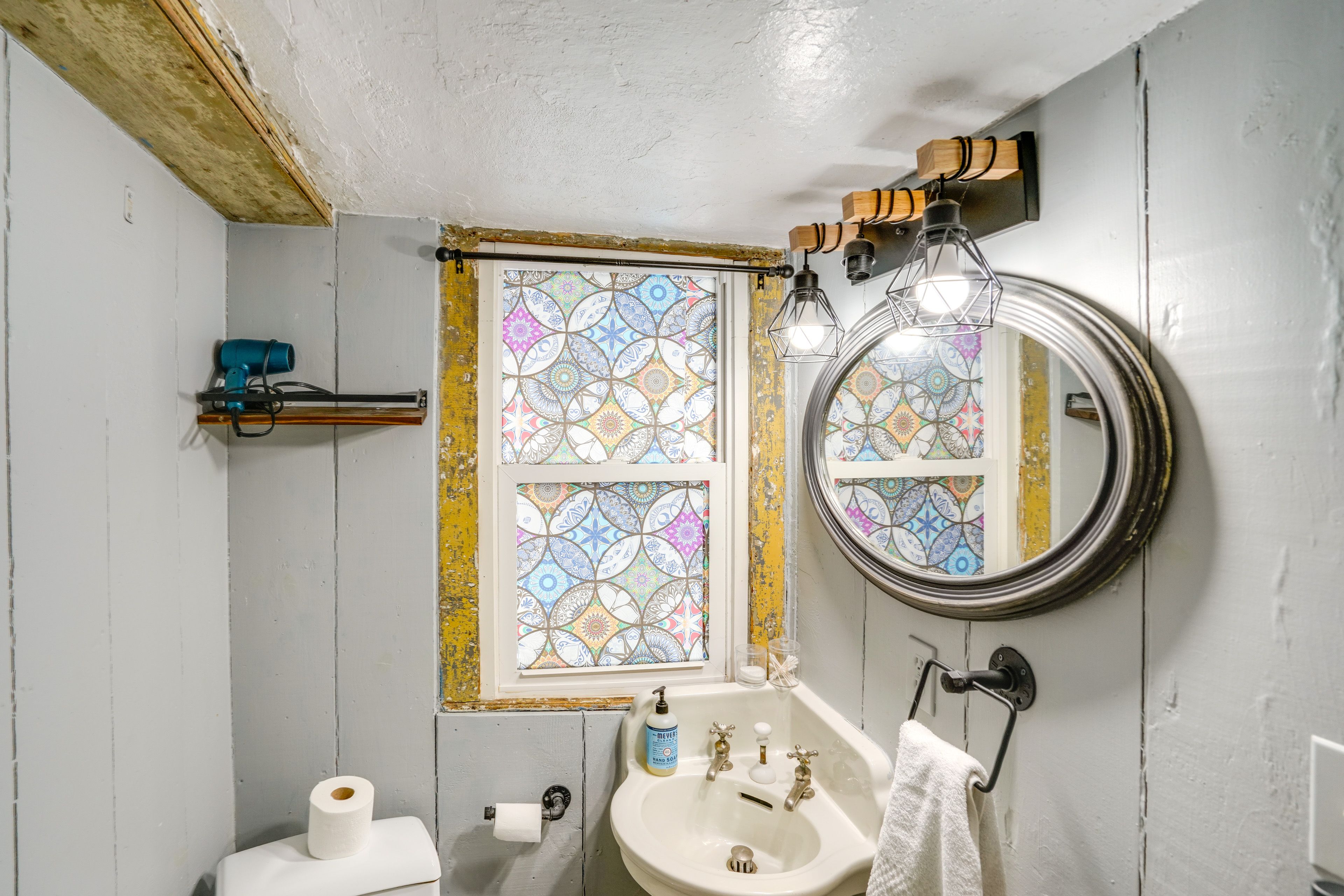 Bathroom | Main Level