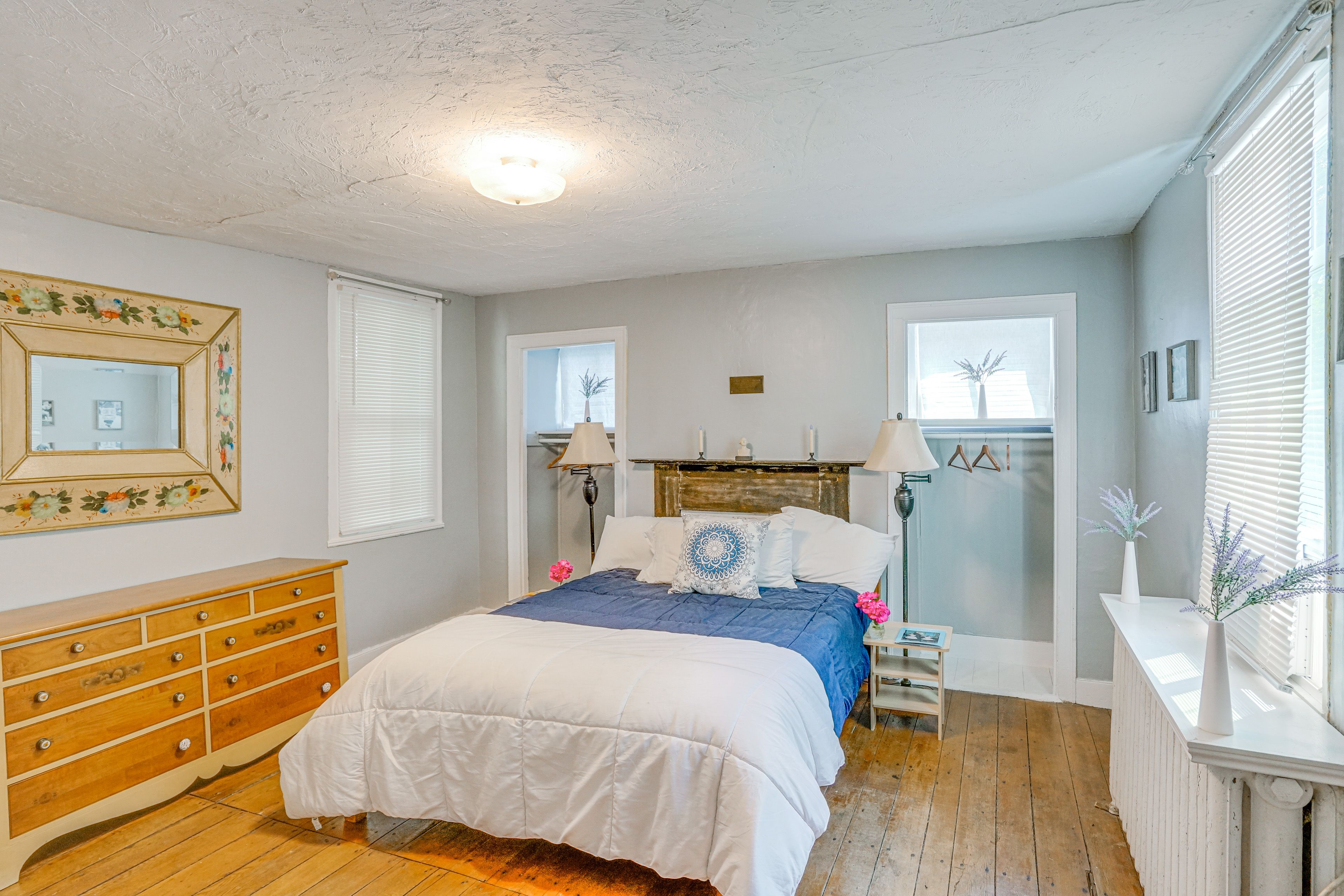 Bedroom 2 | Queen Bed