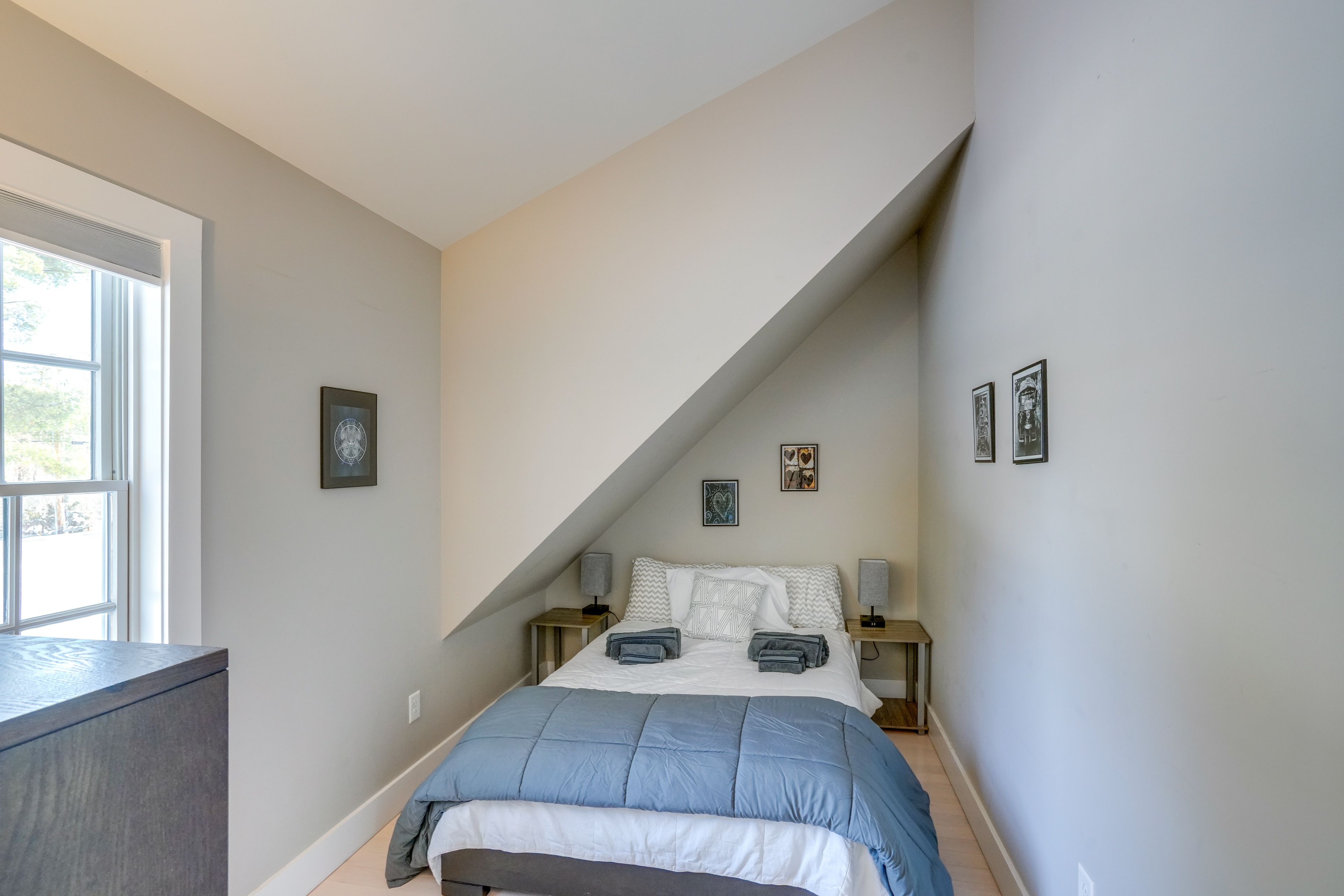 Bedroom 2 | Queen Bed